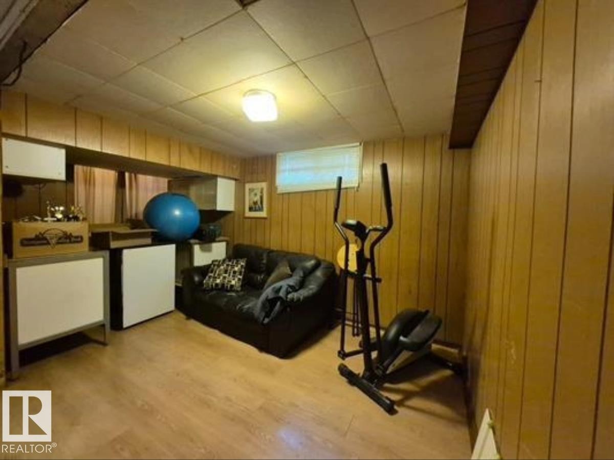 7920 Argyll Road, Edmonton, AB - Indoor