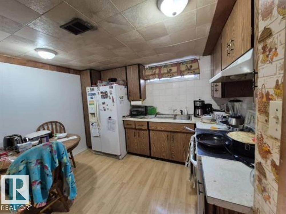 7920 Argyll Road, Edmonton, AB - Indoor