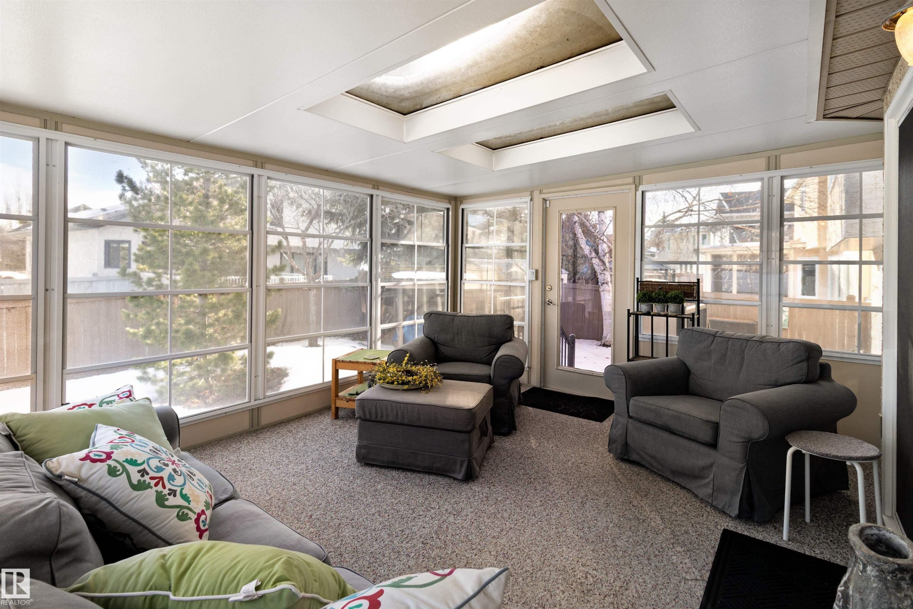 Sunroom with carpet flooring - 519 Buchanan Road, Edmonton, AB - Indoor Photo Showing Living Room