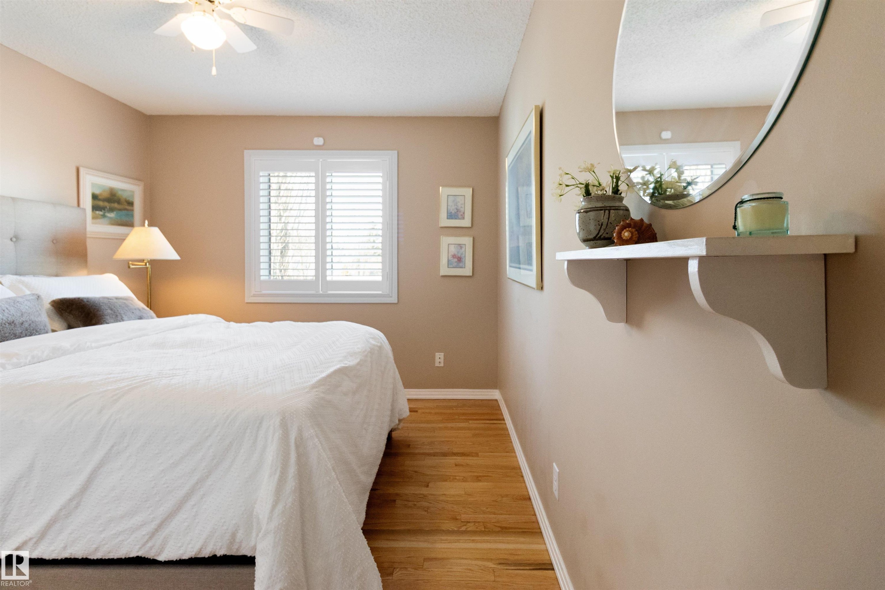 Bedroom with light wood-style floors and a ceiling fan - 519 Buchanan Road, Edmonton, AB - Indoor Photo Showing Bedroom