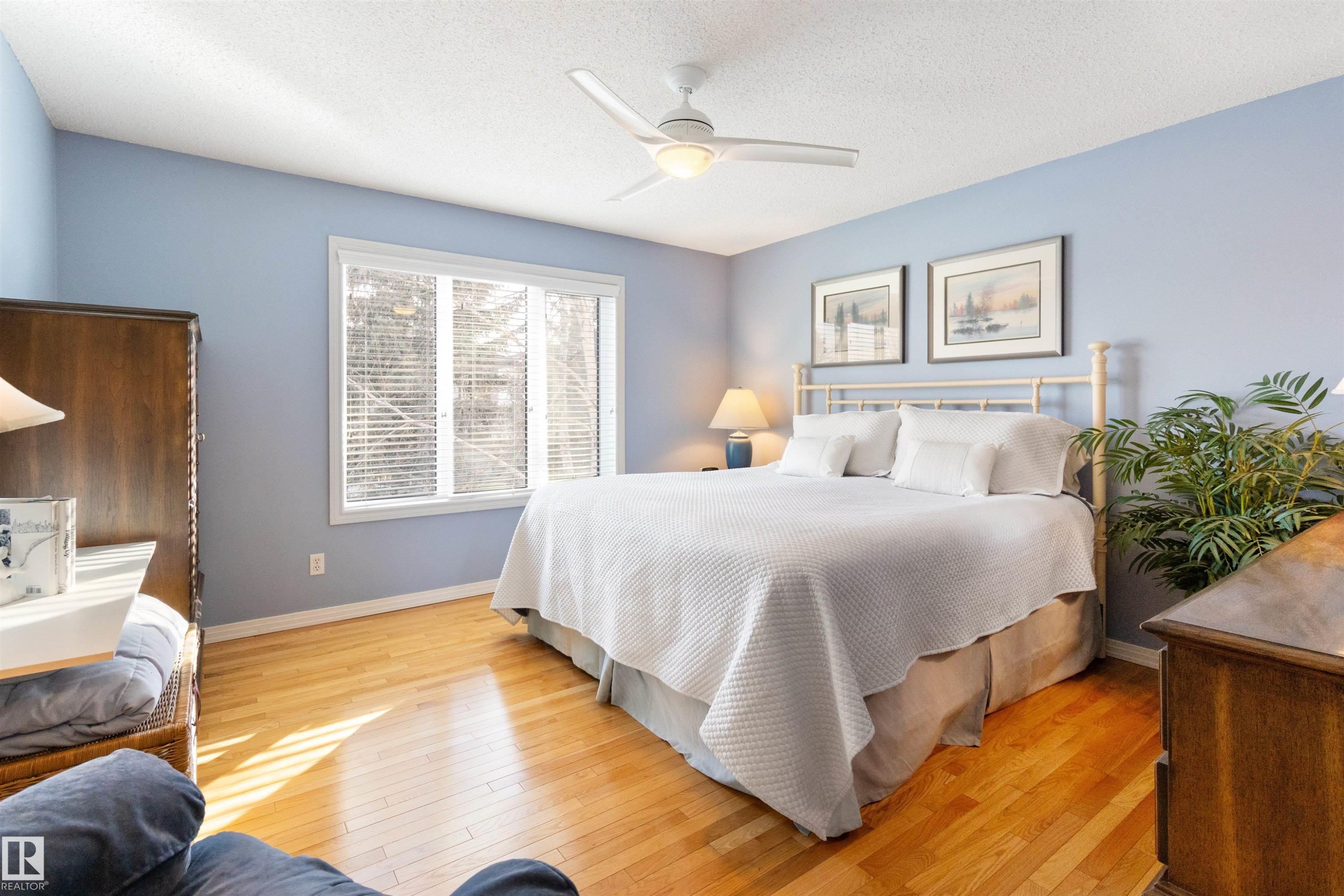 Bedroom featuring light wood finished floors, a ceiling fan, and a textured ceiling - 519 Buchanan Road, Edmonton, AB - Indoor Photo Showing Bedroom
