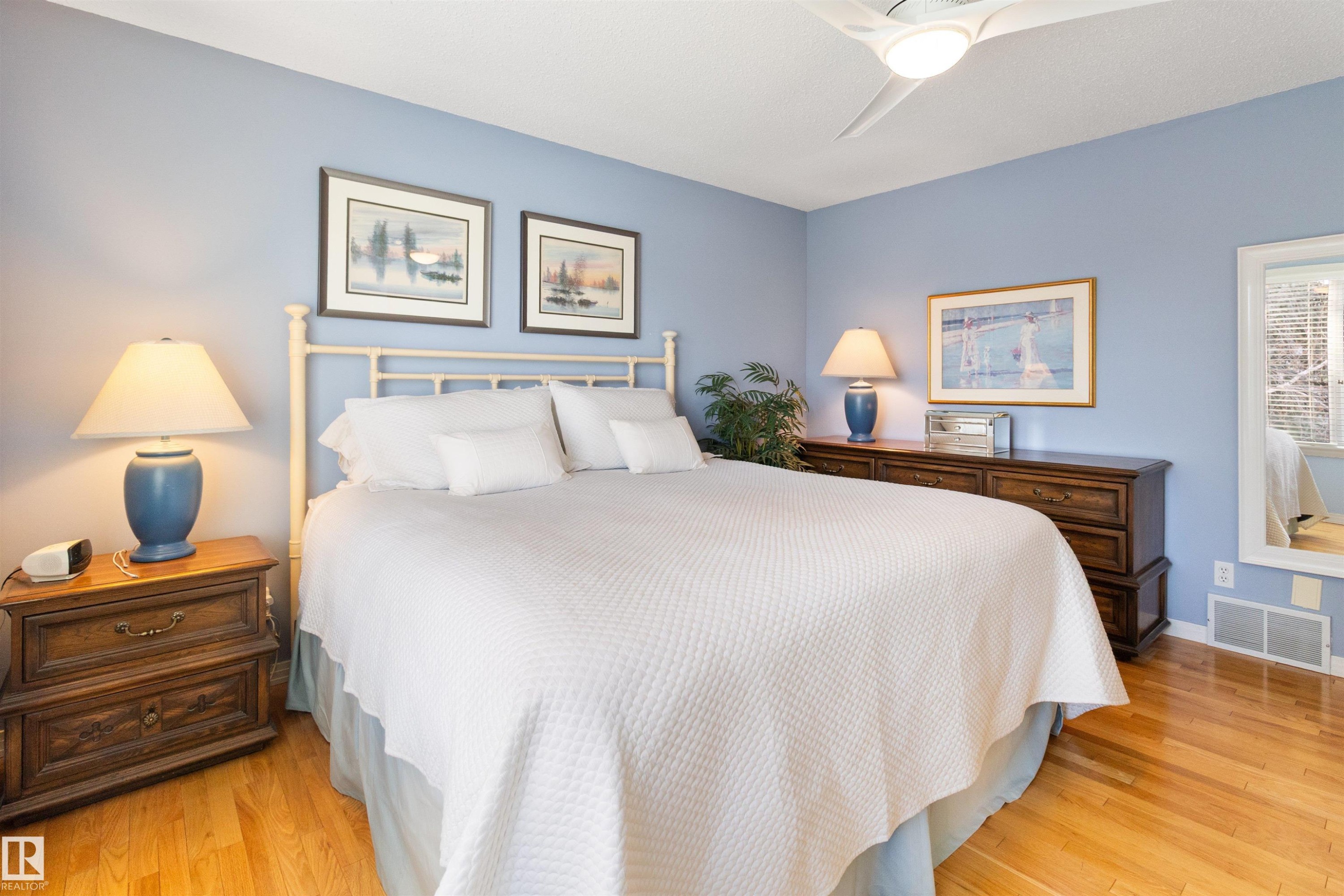 Bedroom with light wood-style floors and ceiling fan - 519 Buchanan Road, Edmonton, AB - Indoor Photo Showing Bedroom
