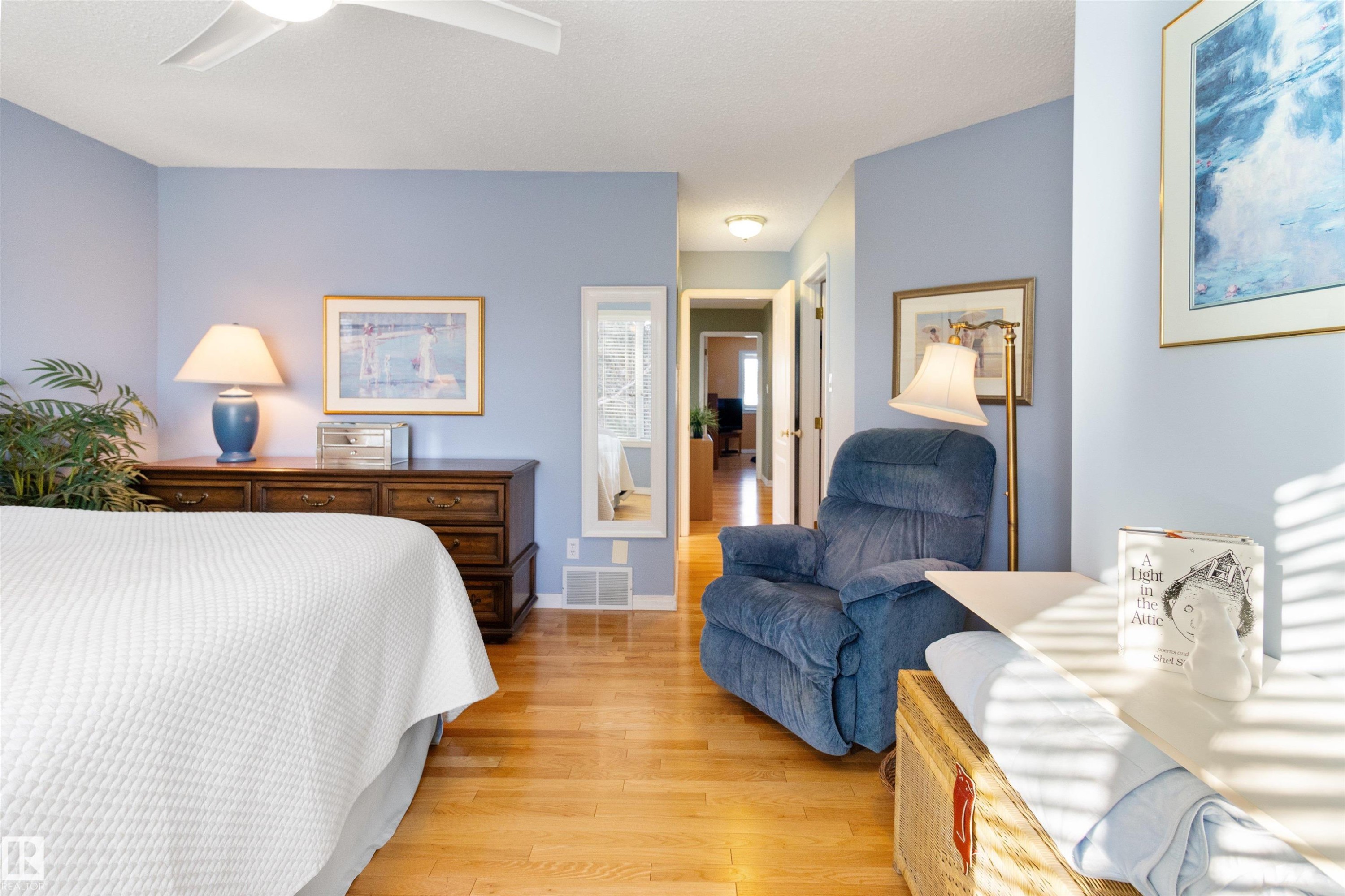 Bedroom with light wood-style flooring and ceiling fan - 519 Buchanan Road, Edmonton, AB - Indoor Photo Showing Bedroom