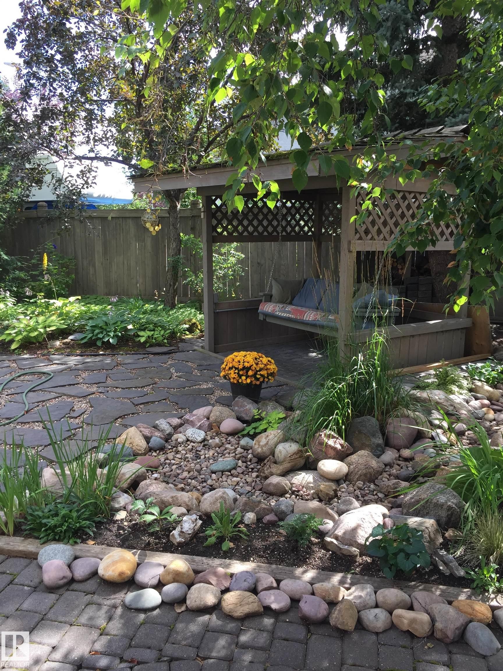 View of fenced yard - 519 Buchanan Road, Edmonton, AB - Outdoor With Backyard