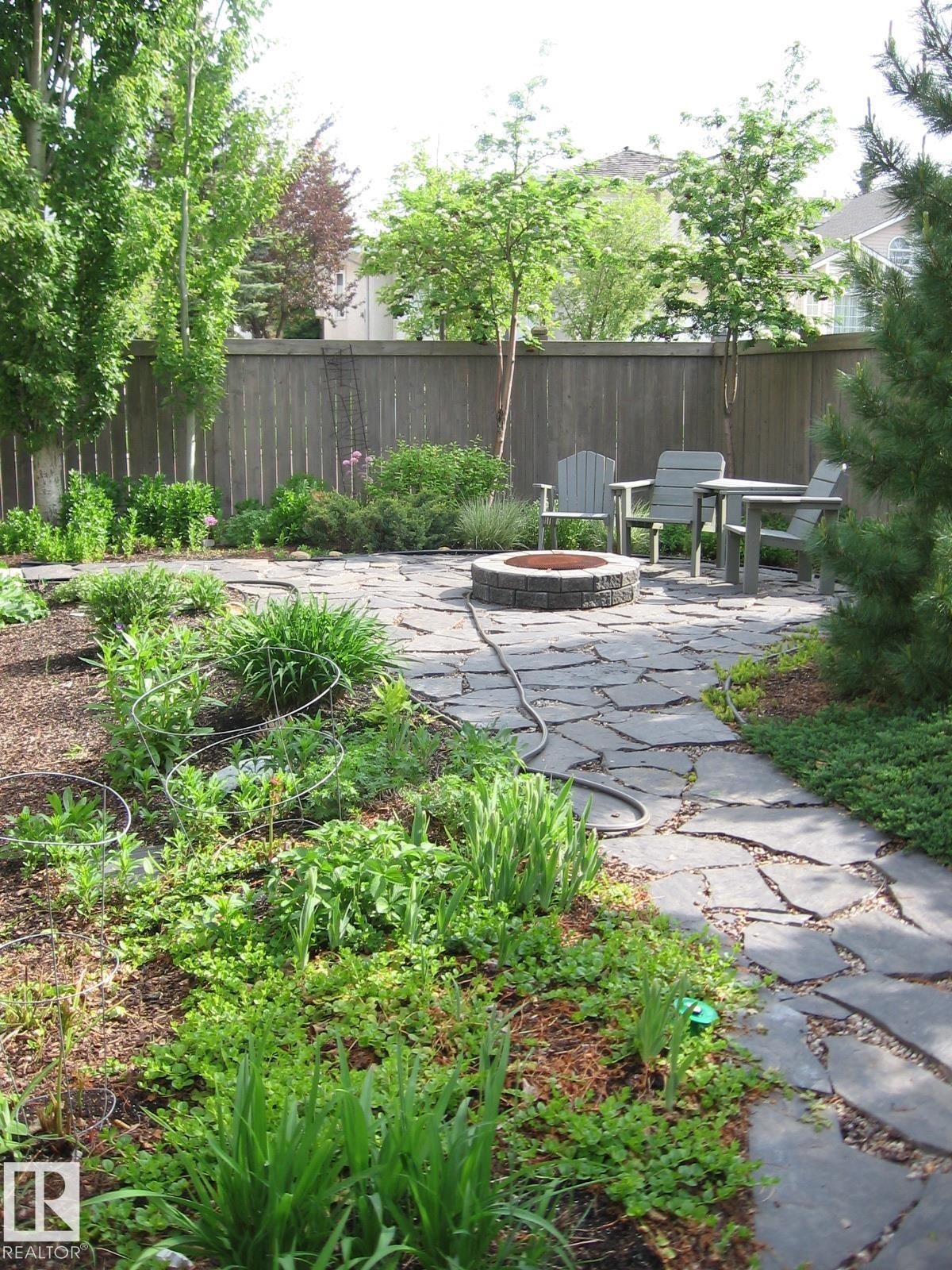 Fenced backyard with a patio area and a fire pit - 519 Buchanan Road, Edmonton, AB - Outdoor