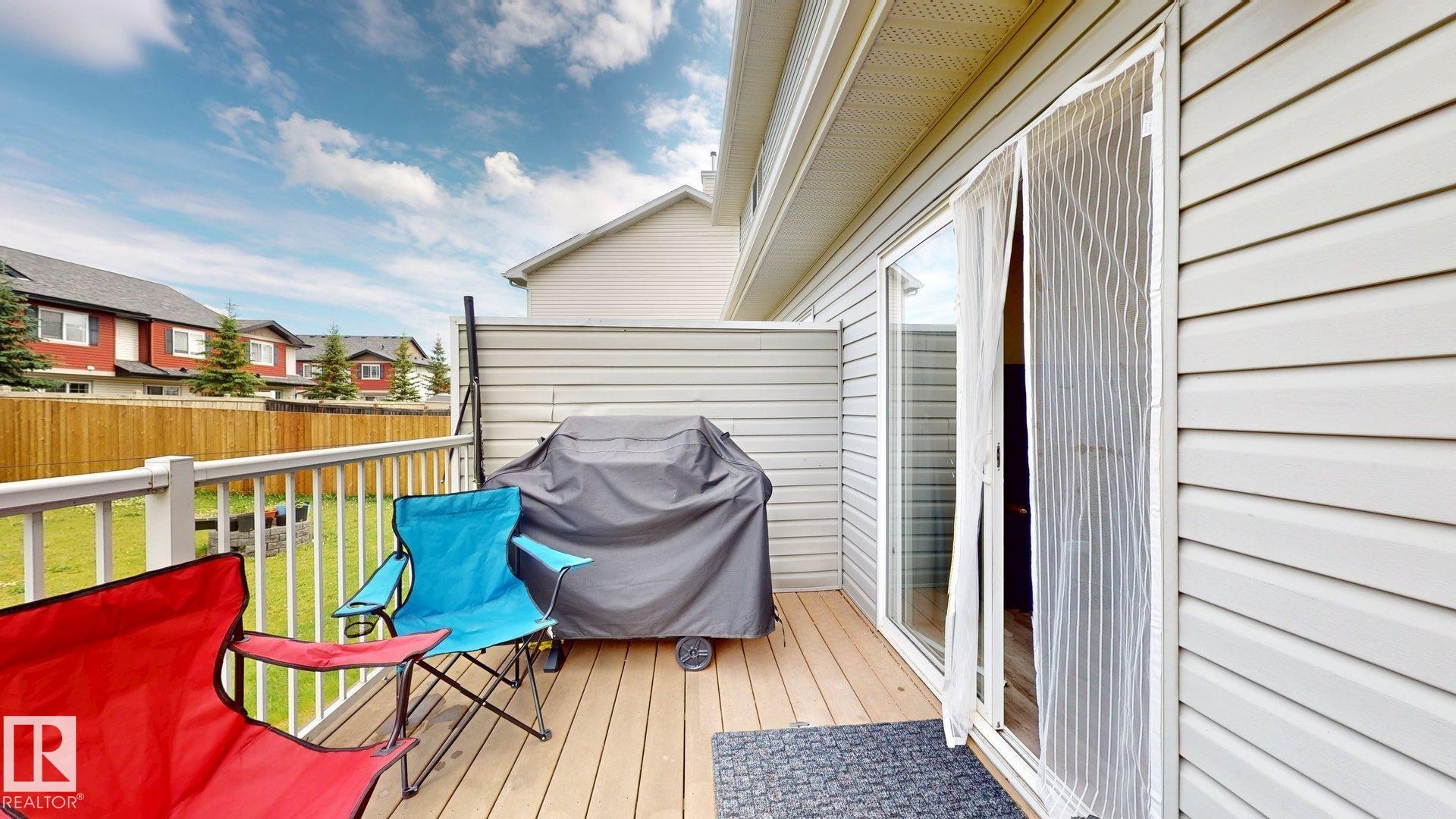 Deck featuring area for grilling and a residential view - 1150 37B Avenue, Edmonton, AB - Outdoor With Deck Patio Veranda With Exterior