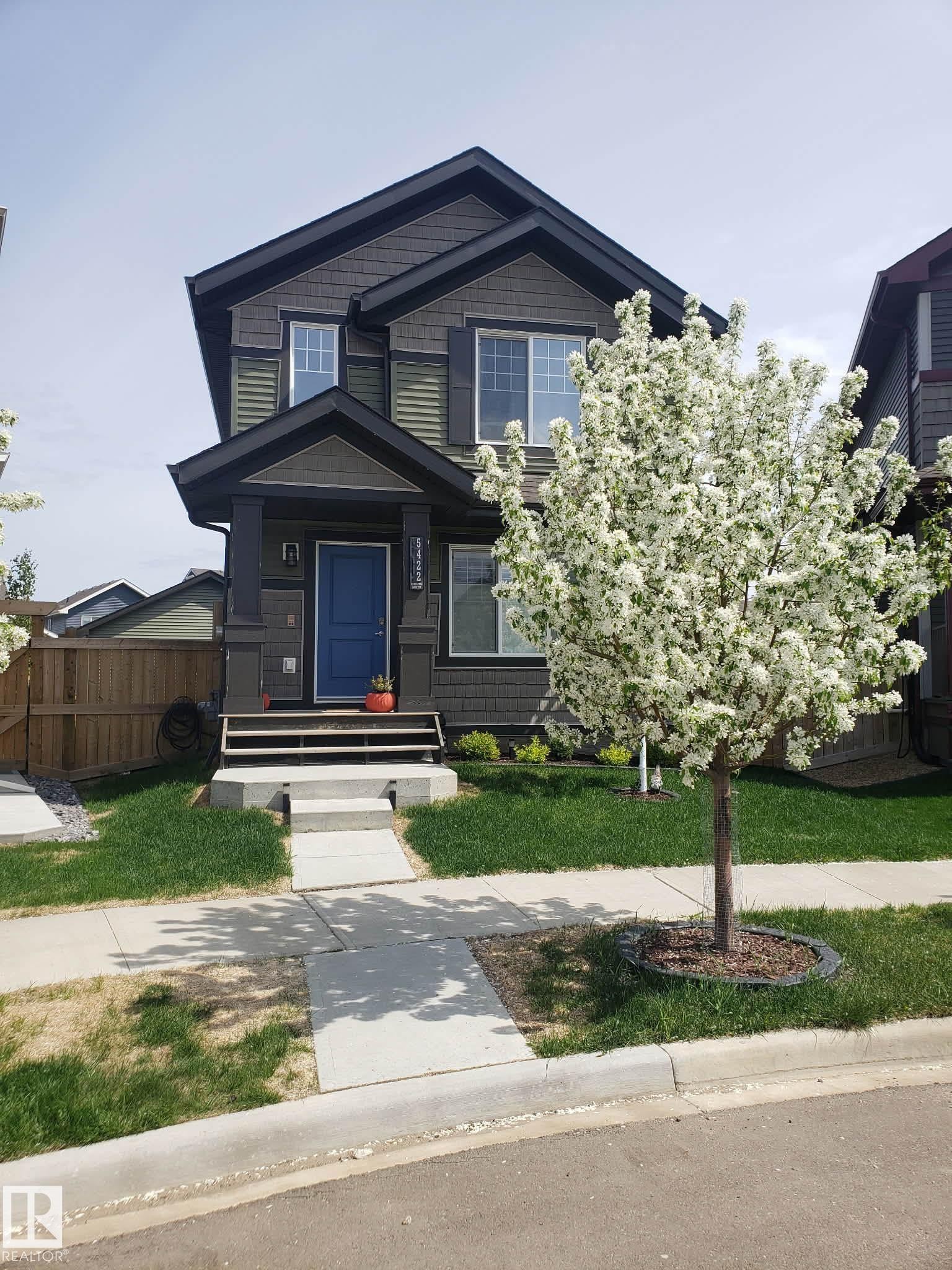 5422 Crabapple Loop, Edmonton, AB - Outdoor With Facade