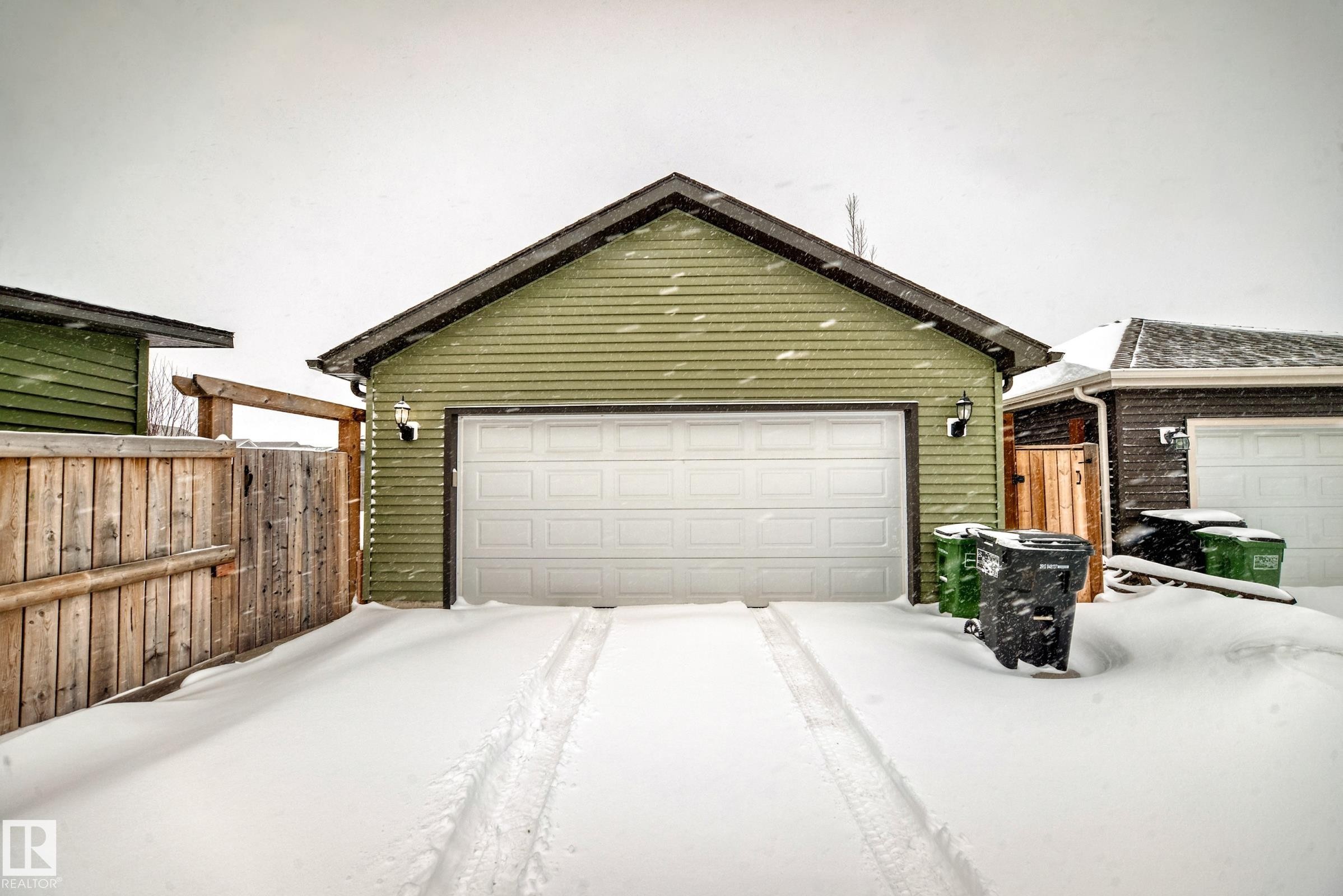 5422 Crabapple Loop, Edmonton, AB - Outdoor With Exterior