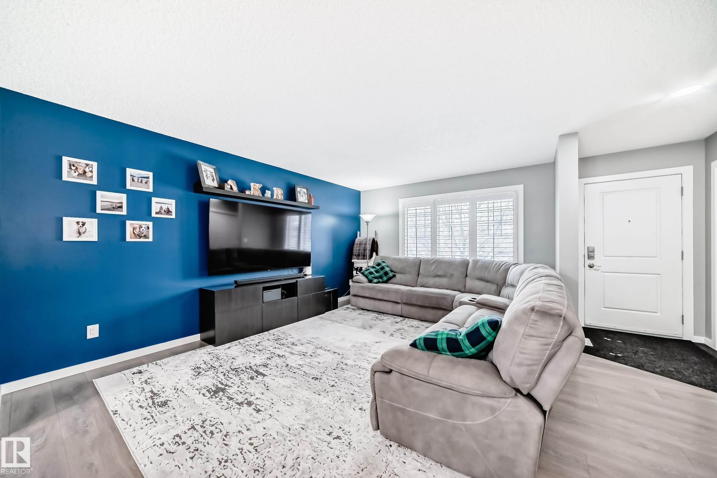 5422 Crabapple Loop, Edmonton, AB - Indoor Photo Showing Living Room