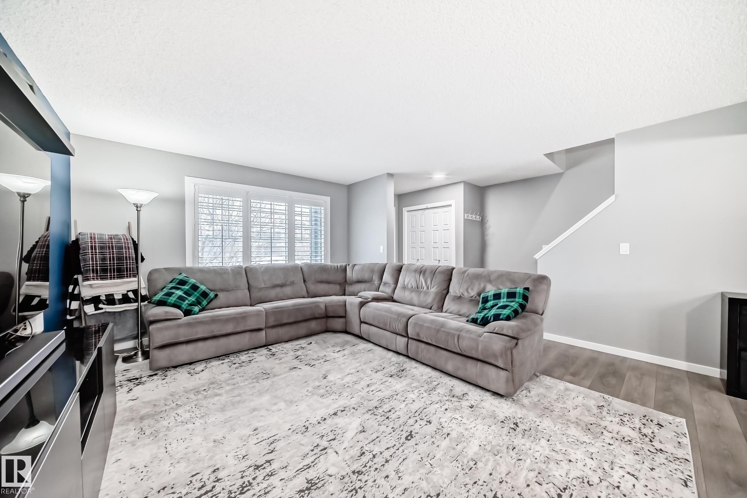 5422 Crabapple Loop, Edmonton, AB - Indoor Photo Showing Living Room