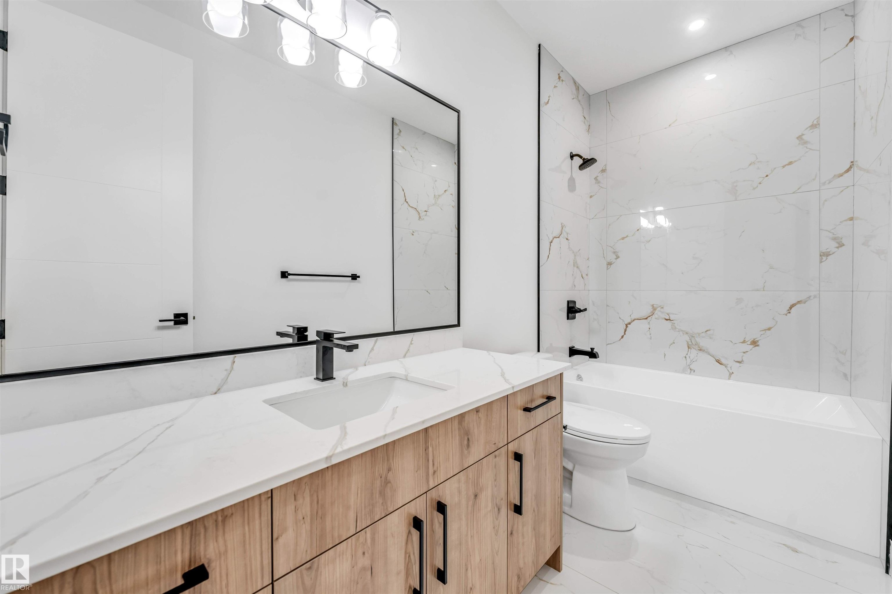 6310 20 Street, Rural Leduc County, AB - Indoor Photo Showing Bathroom