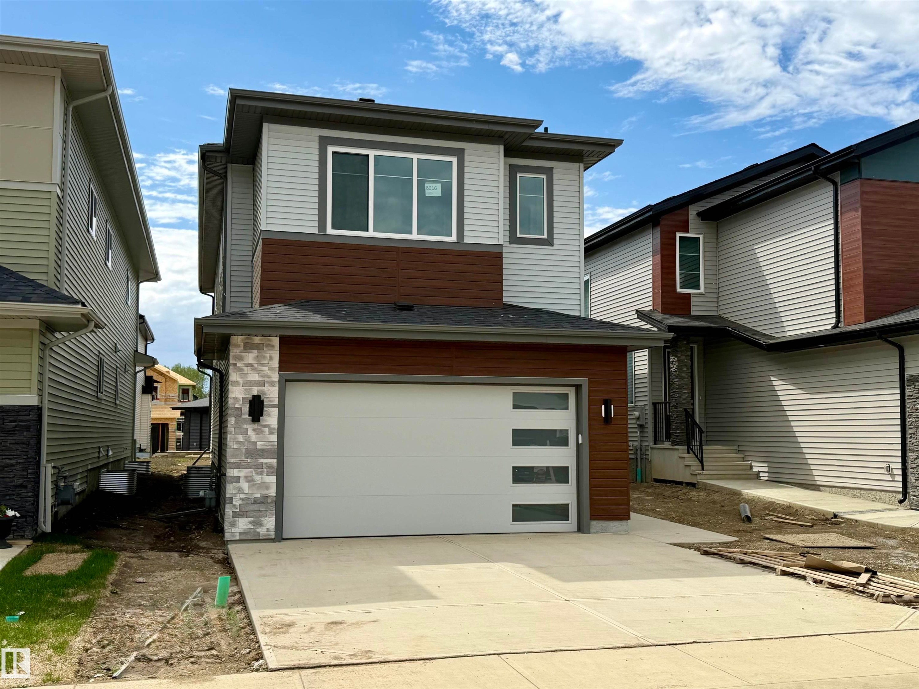 8916 Mayday Way, Edmonton, AB - Outdoor