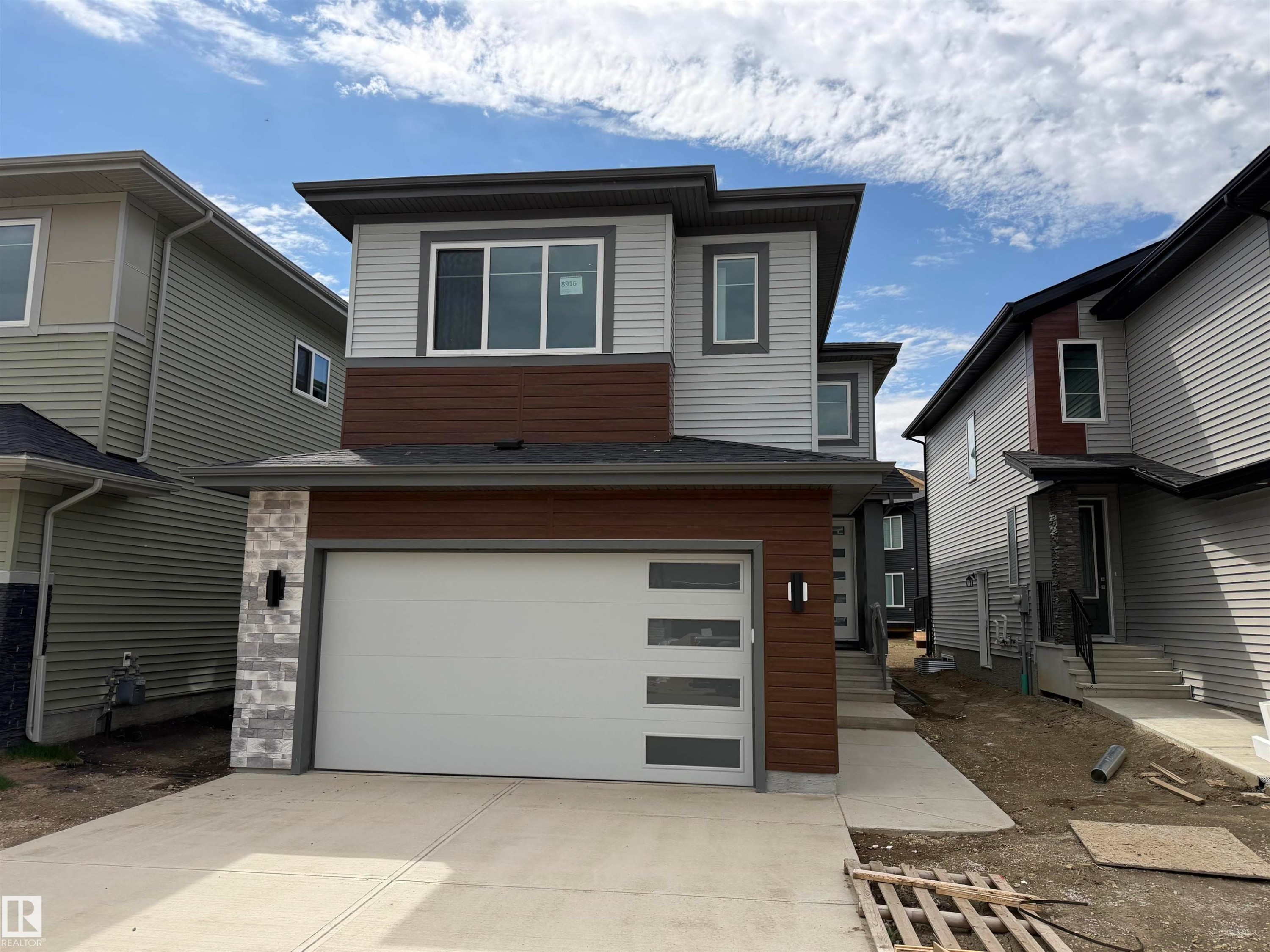 8916 Mayday Way, Edmonton, AB - Outdoor