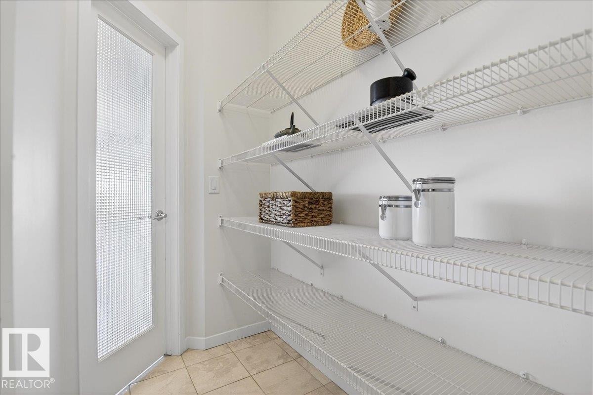 5404 22 Avenue, Edmonton, AB - Indoor With Storage