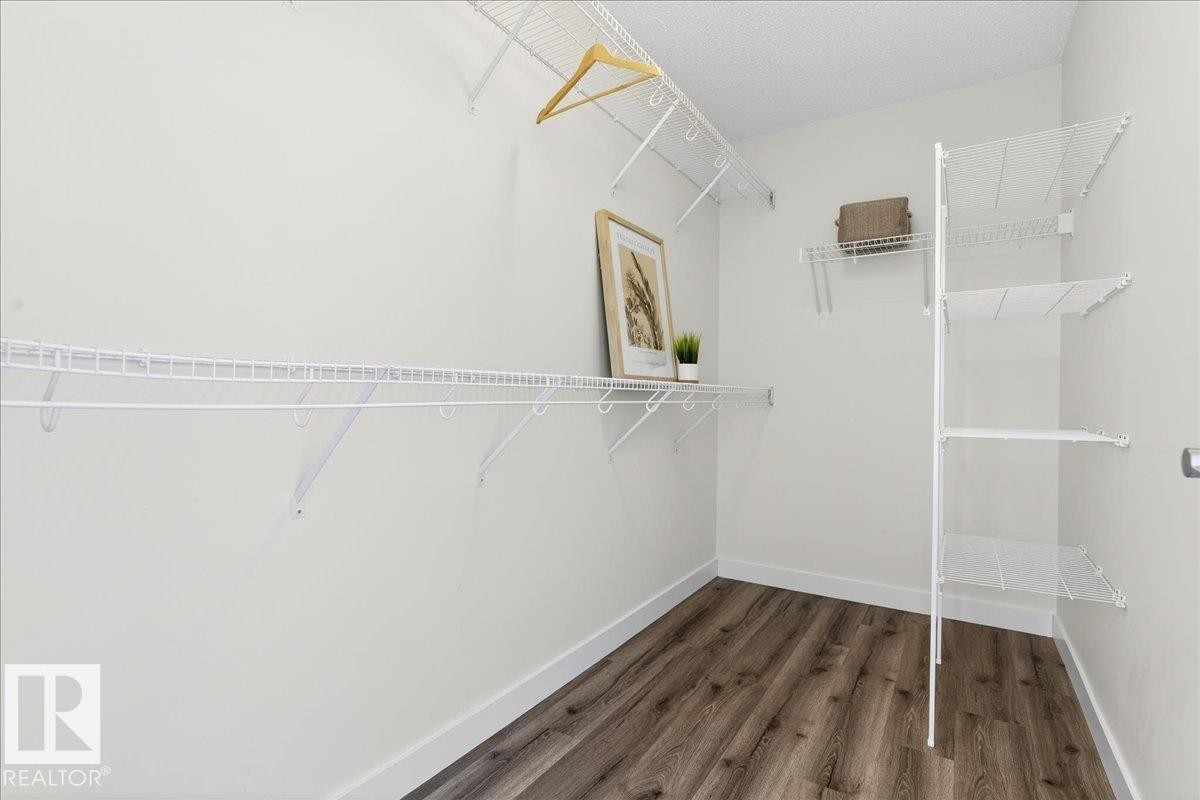 5404 22 Avenue, Edmonton, AB - Indoor With Storage