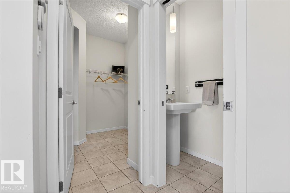 5404 22 Avenue, Edmonton, AB - Indoor