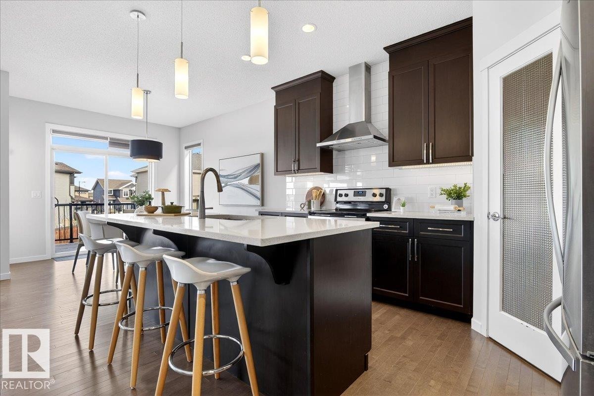 5404 22 Avenue, Edmonton, AB - Indoor Photo Showing Kitchen With Upgraded Kitchen