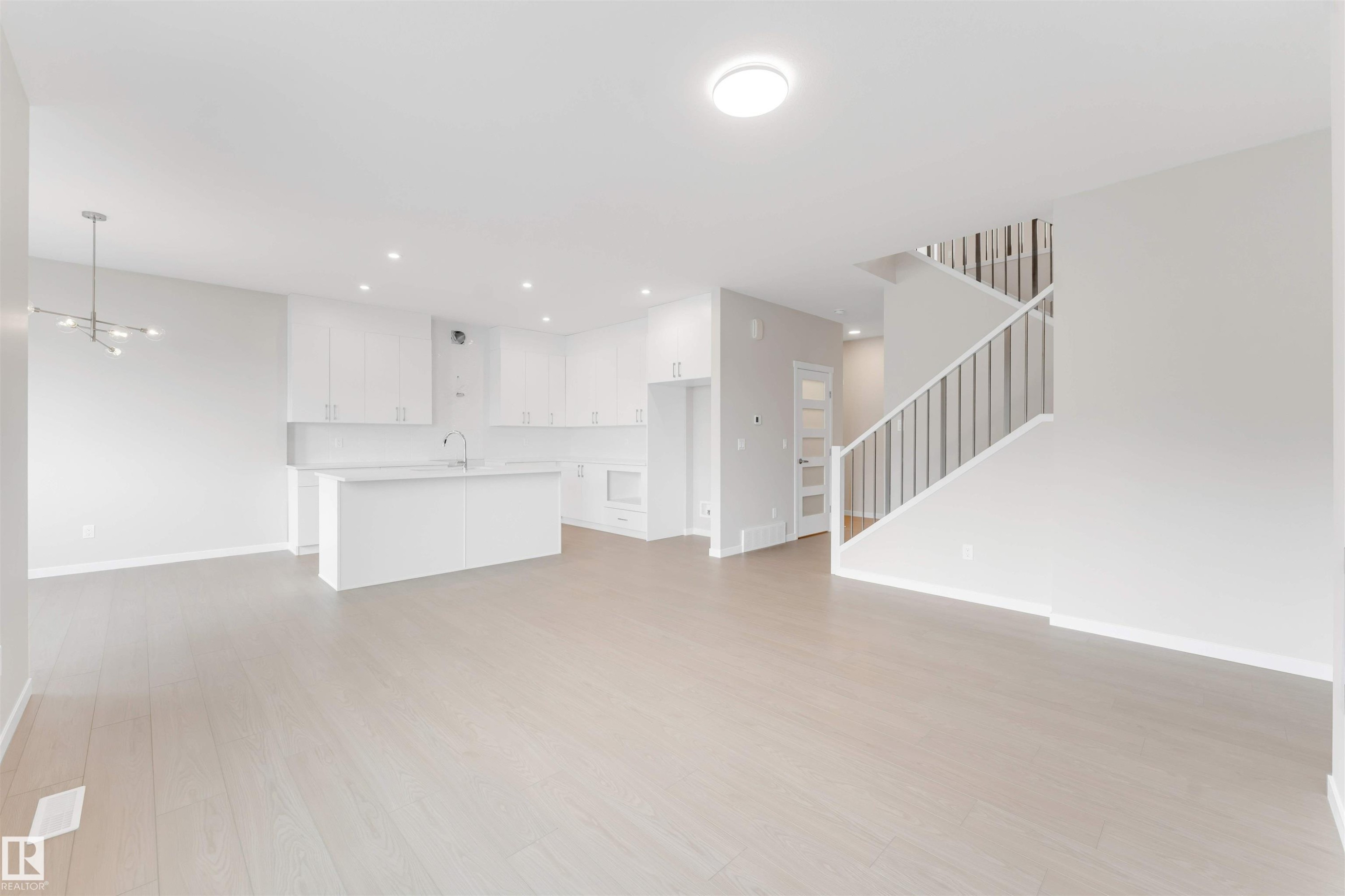 17839 7 St, Edmonton, AB - Indoor