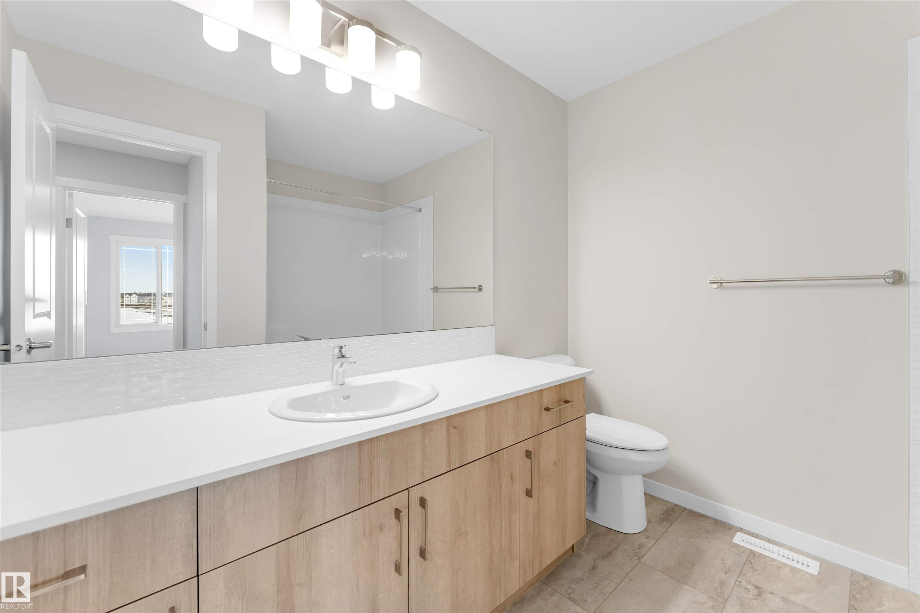 17839 7 St, Edmonton, AB - Indoor Photo Showing Bathroom