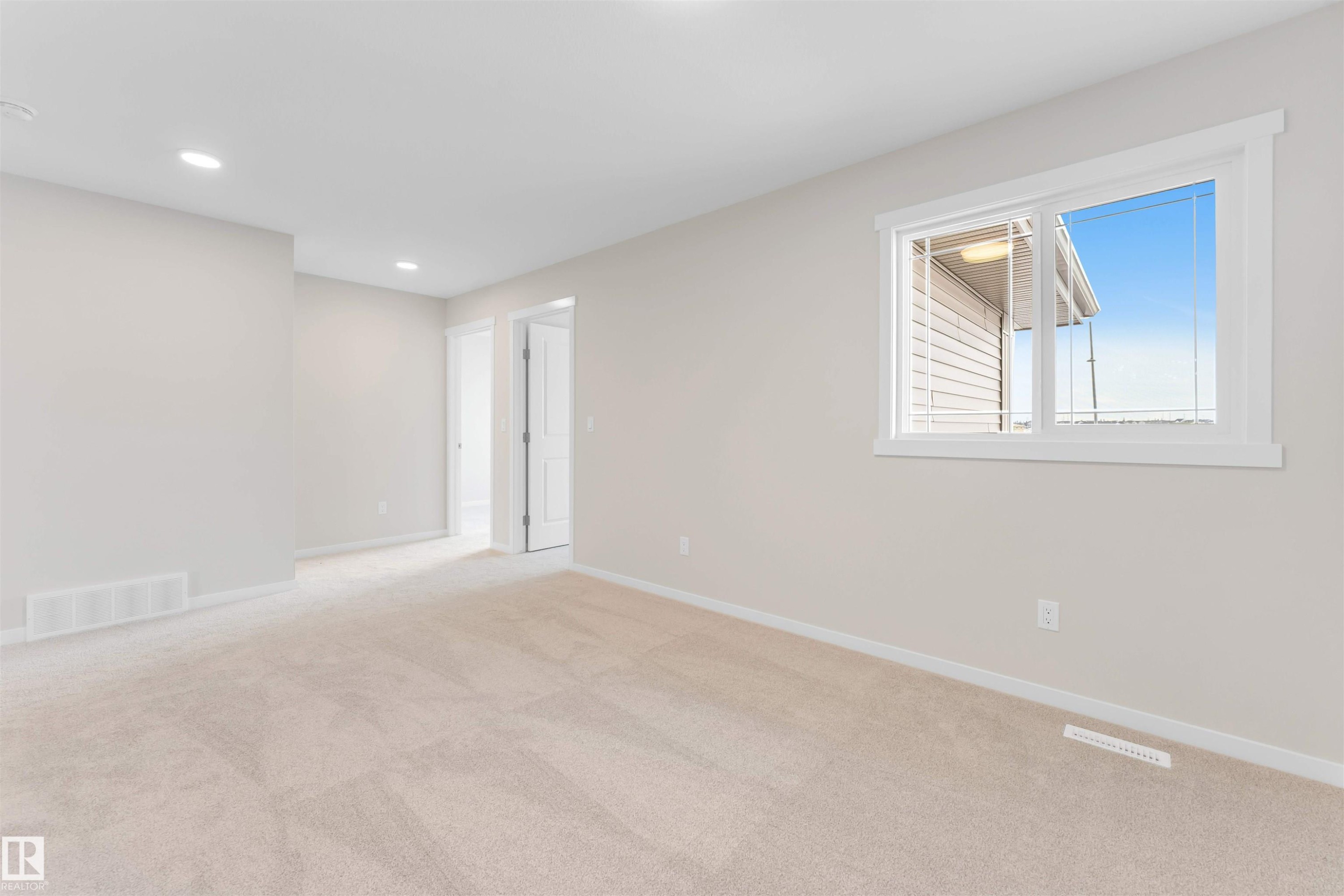 17839 7 St, Edmonton, AB - Indoor Photo Showing Other Room