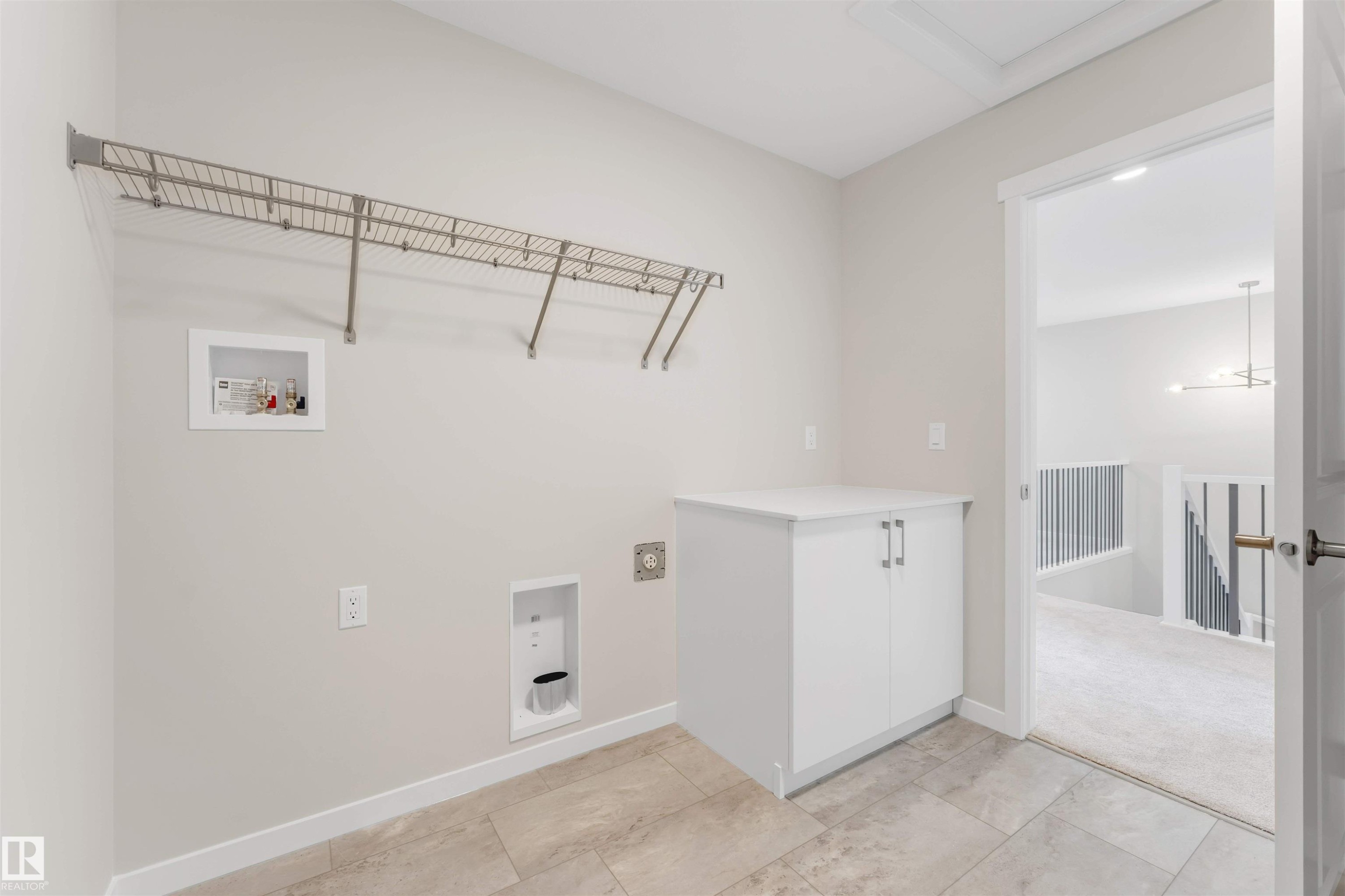 17839 7 St, Edmonton, AB - Indoor