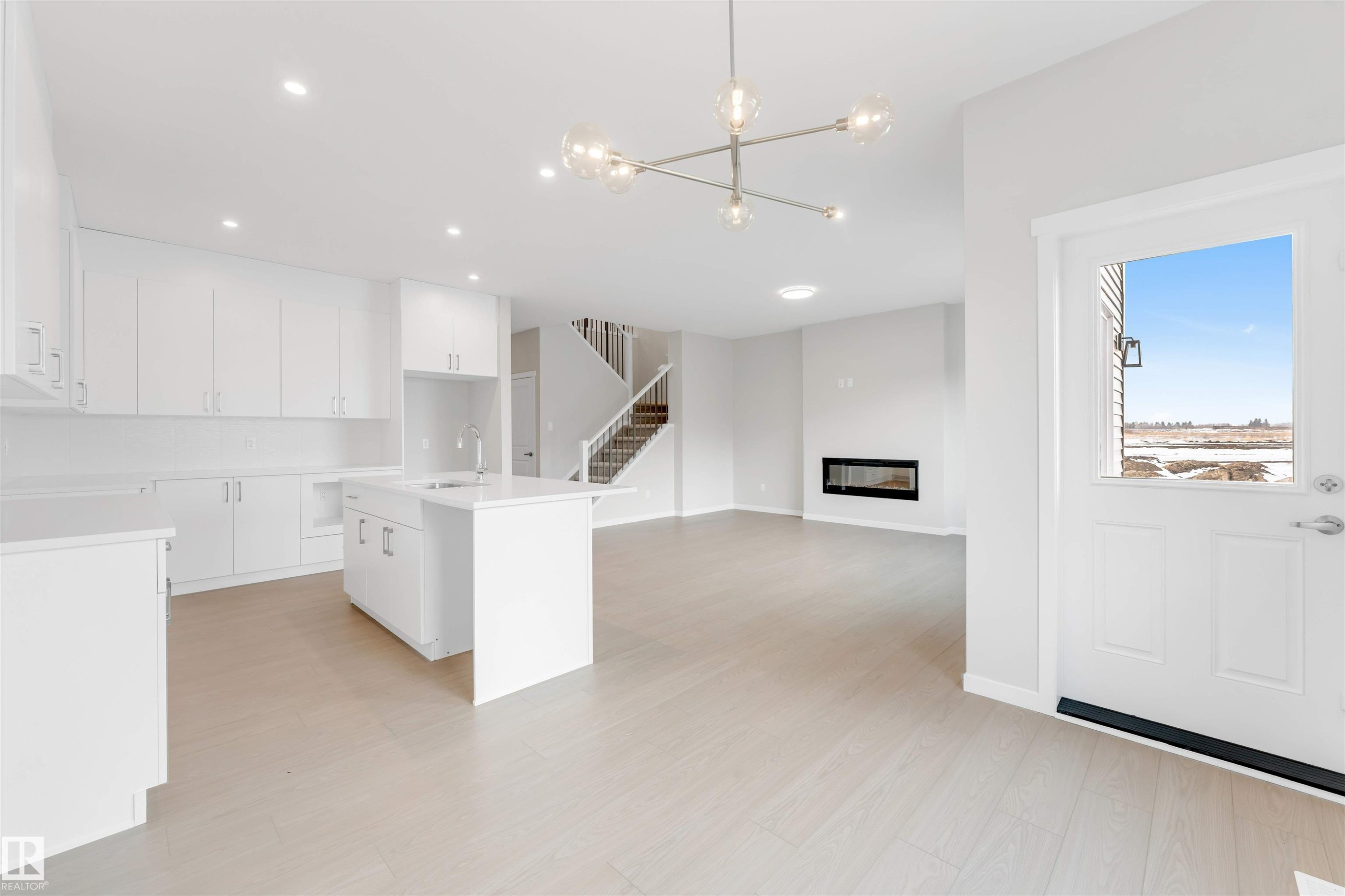 17839 7 St, Edmonton, AB - Indoor Photo Showing Kitchen