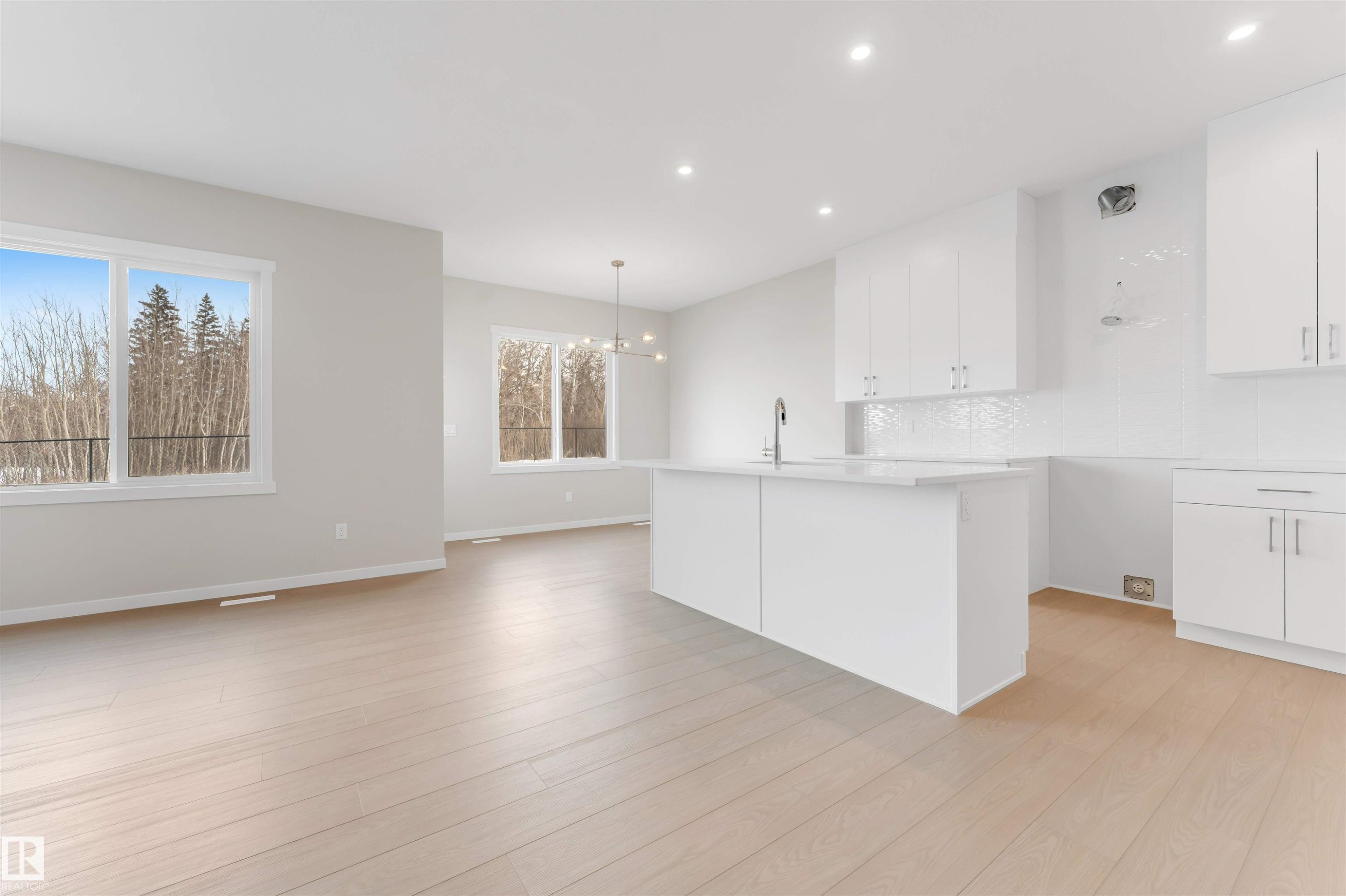 17839 7 St, Edmonton, AB - Indoor Photo Showing Kitchen