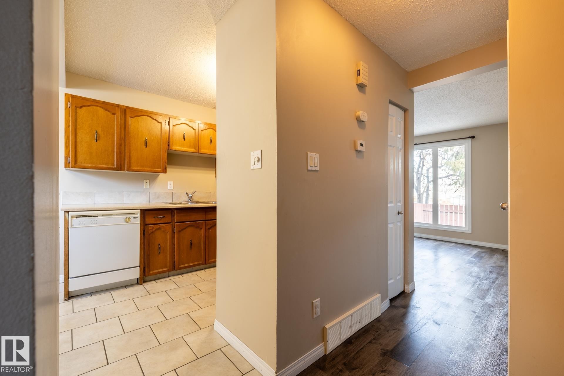 Edmonton, AB - Indoor