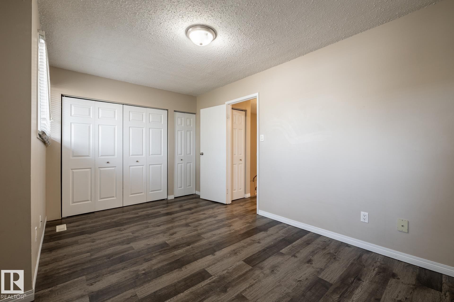 Edmonton, AB - Indoor Photo Showing Other Room
