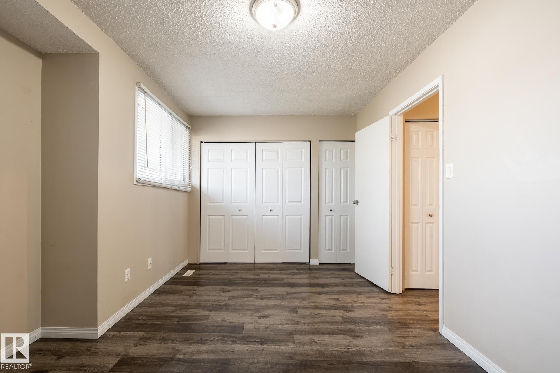 Edmonton, AB - Indoor Photo Showing Other Room