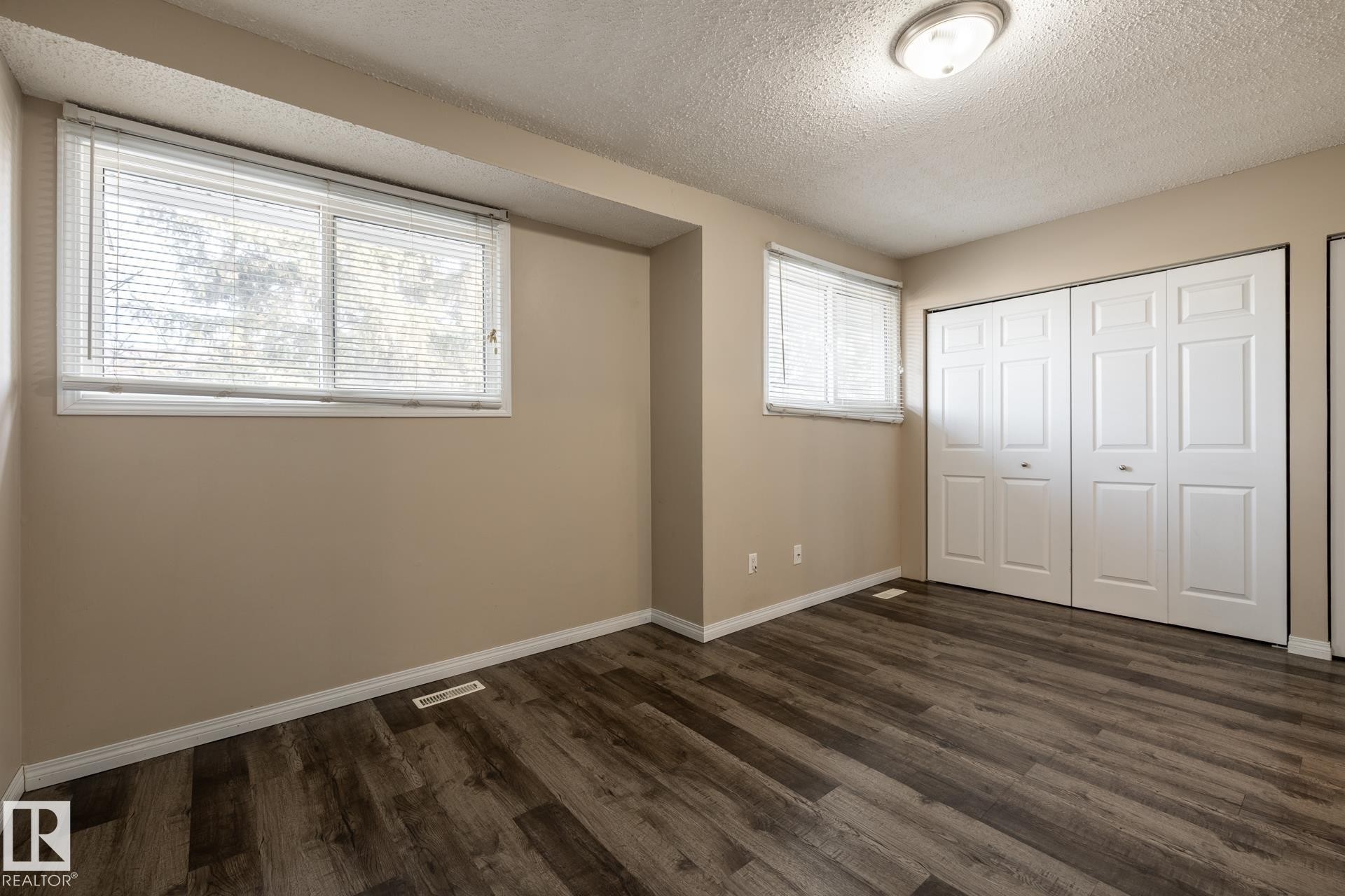 Edmonton, AB - Indoor Photo Showing Other Room