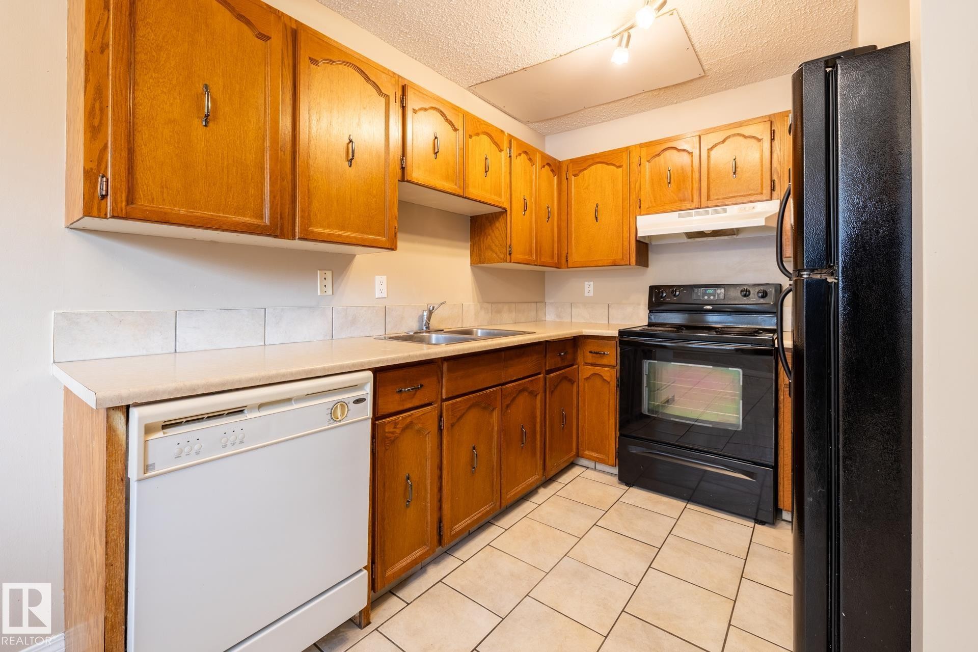 Edmonton, AB - Indoor Photo Showing Kitchen With Double Sink