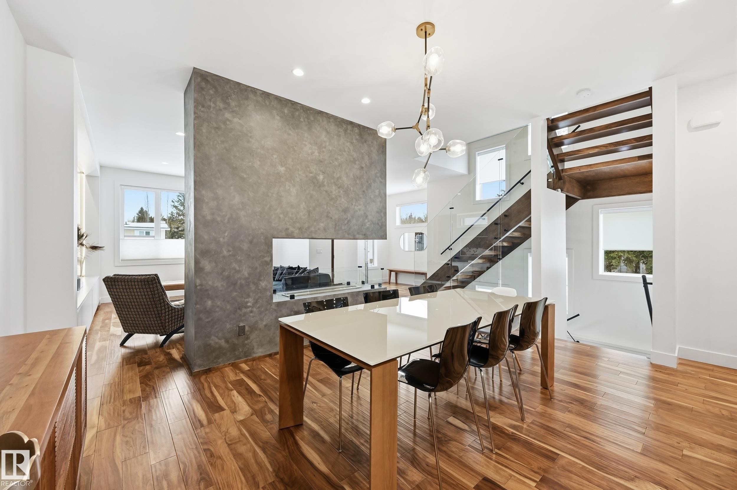 44B Valleyview Crescent, Edmonton, AB - Indoor Photo Showing Dining Room