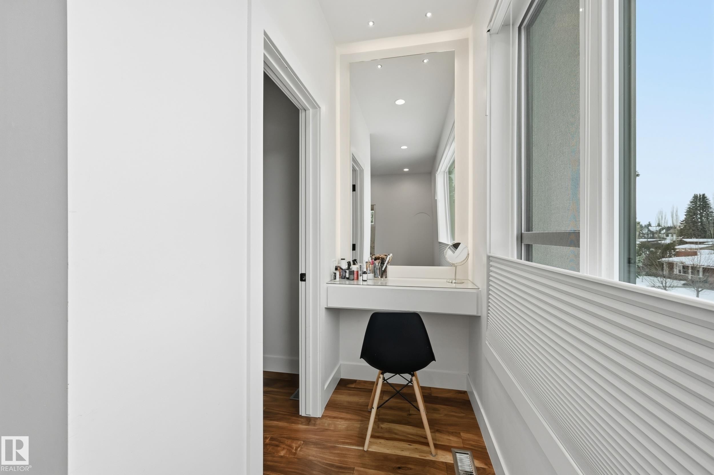 44B Valleyview Crescent, Edmonton, AB - Indoor