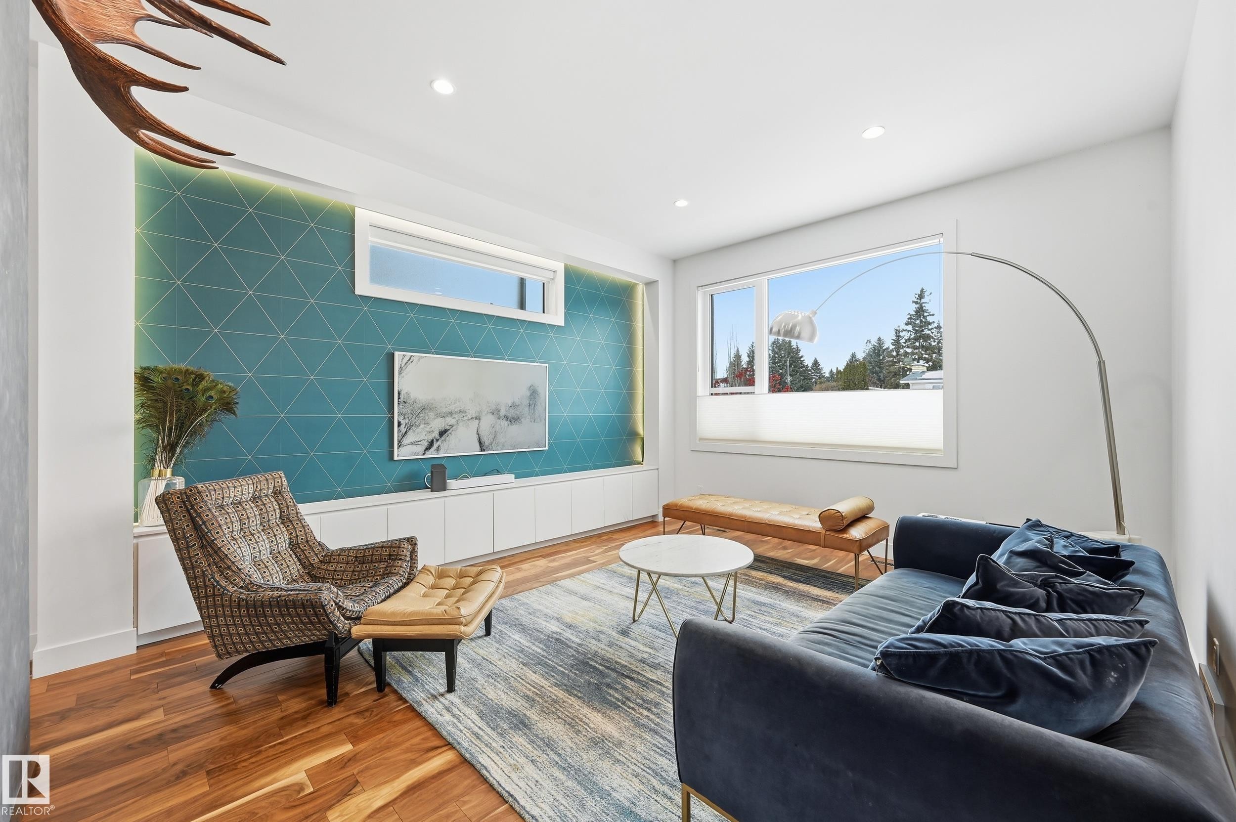 44B Valleyview Crescent, Edmonton, AB - Indoor Photo Showing Living Room