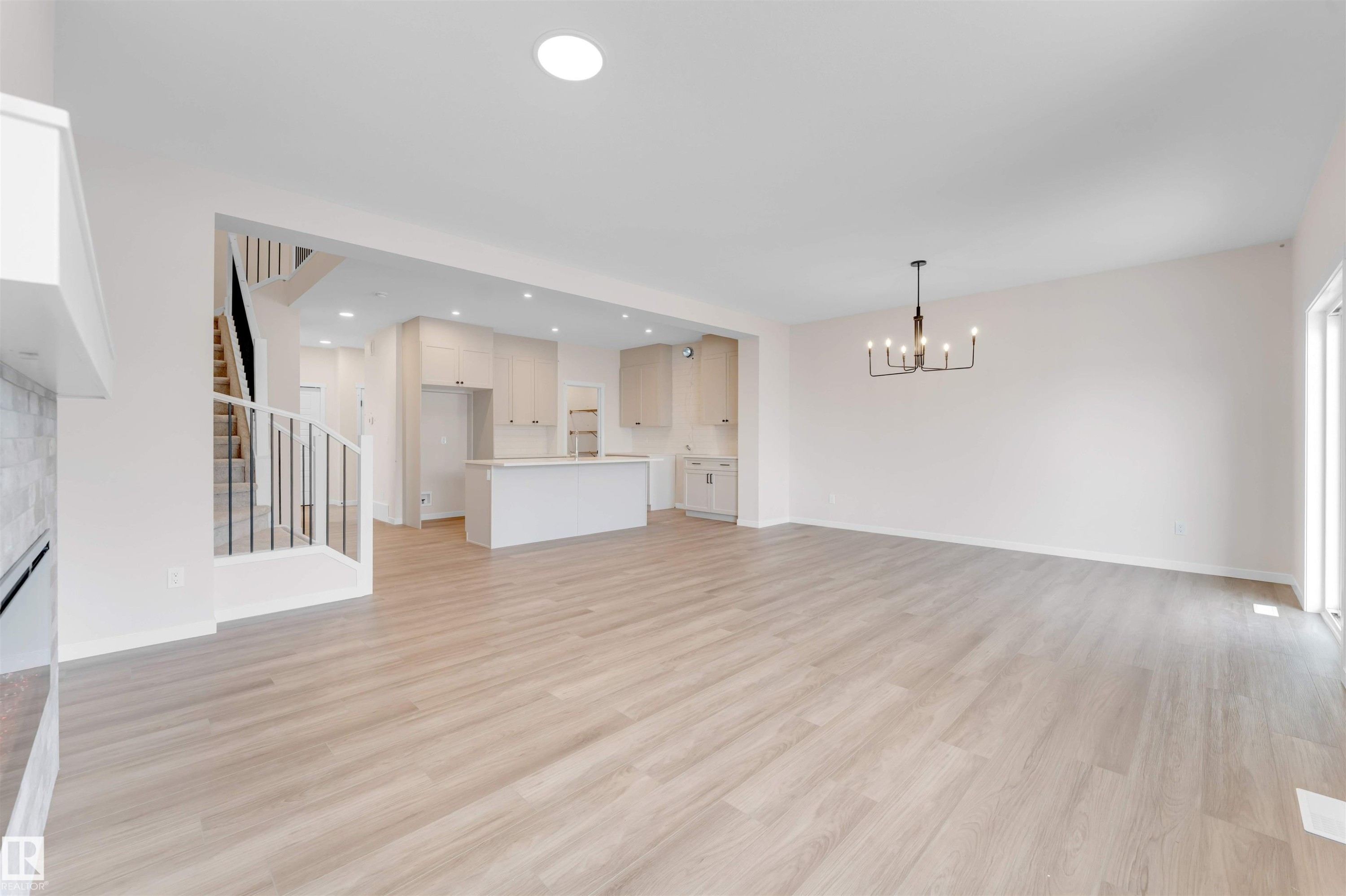 17811 7 St, Edmonton, AB - Indoor