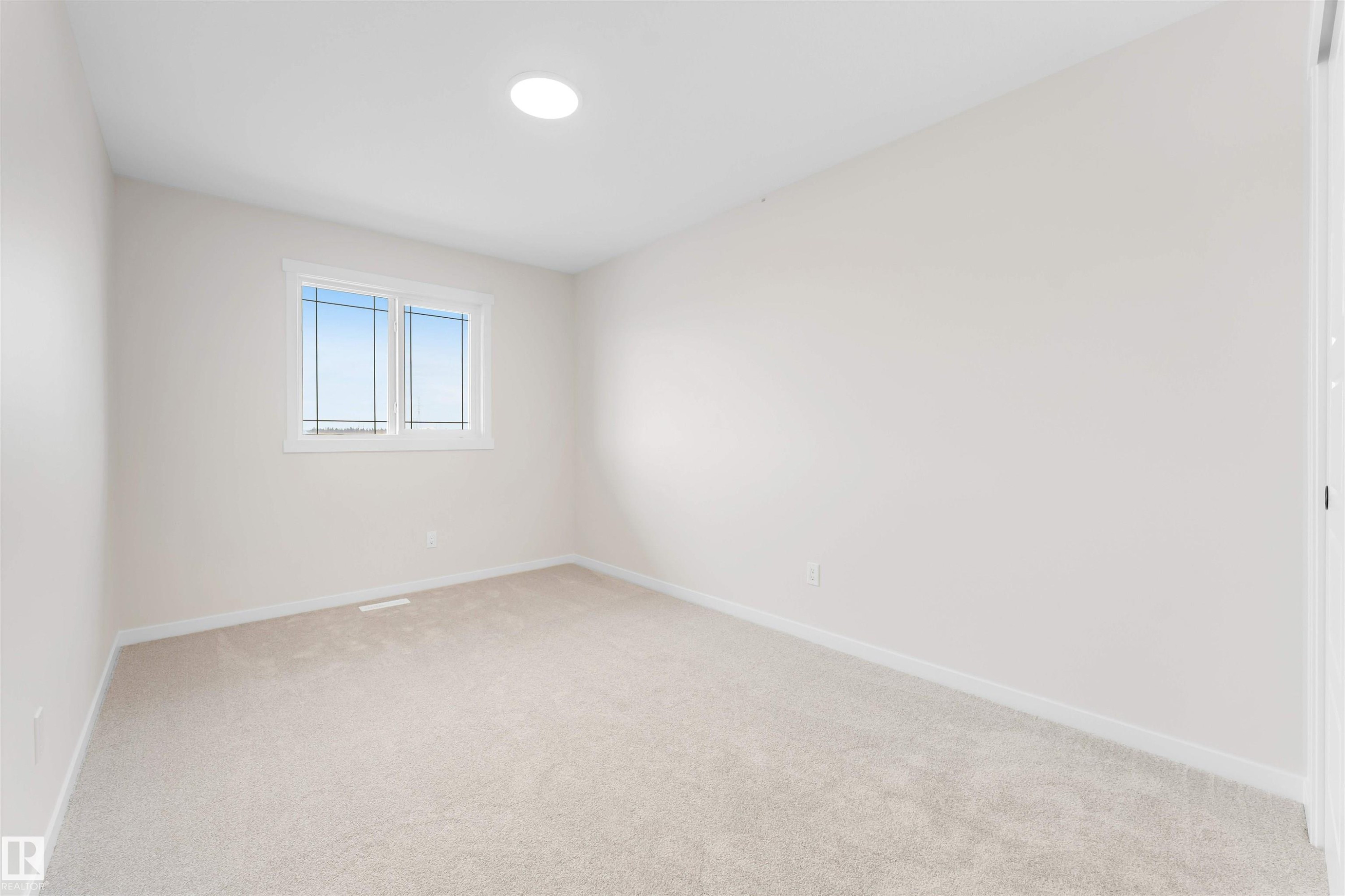 17811 7 St, Edmonton, AB - Indoor Photo Showing Other Room