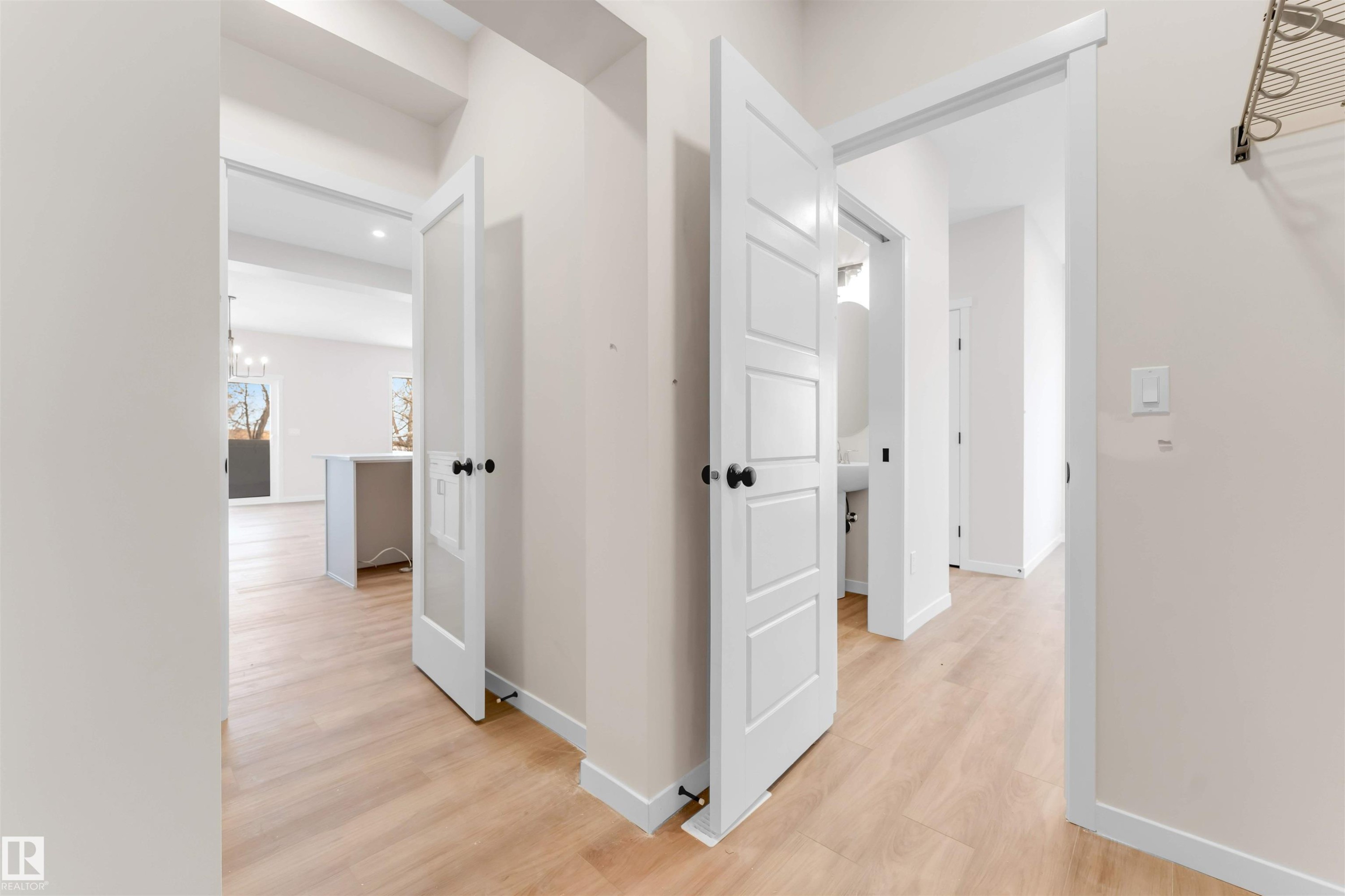 17811 7 St, Edmonton, AB - Indoor Photo Showing Other Room