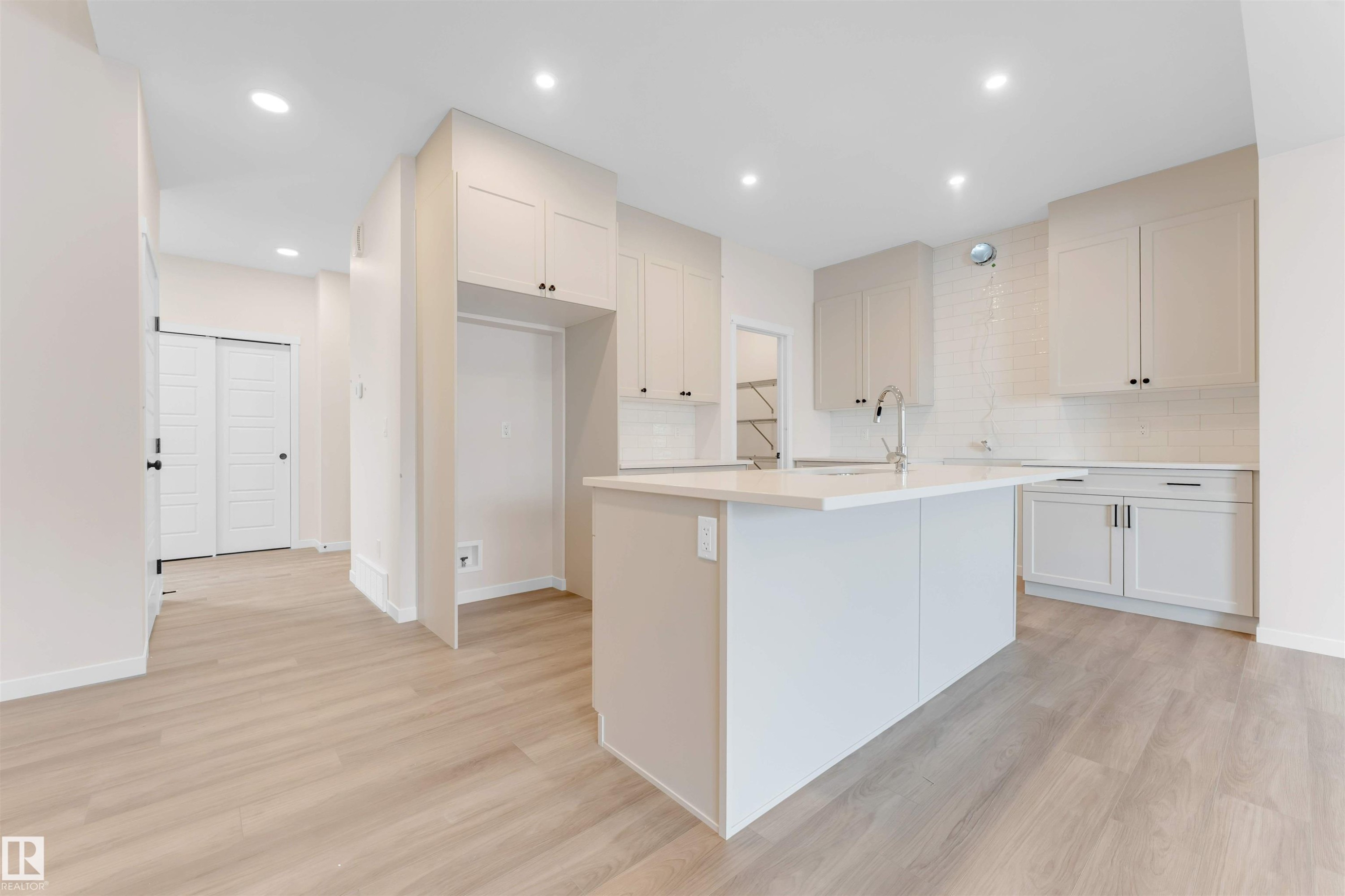 17811 7 St, Edmonton, AB - Indoor Photo Showing Kitchen