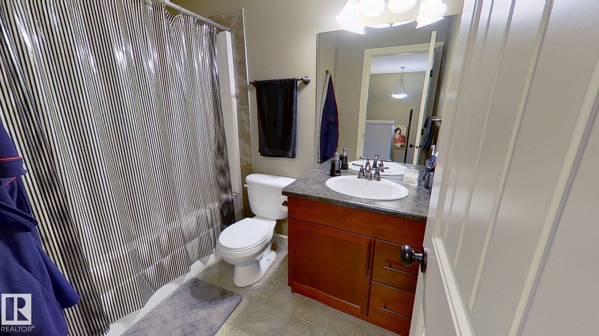 2241 Austin Way, Edmonton, AB - Indoor Photo Showing Bathroom