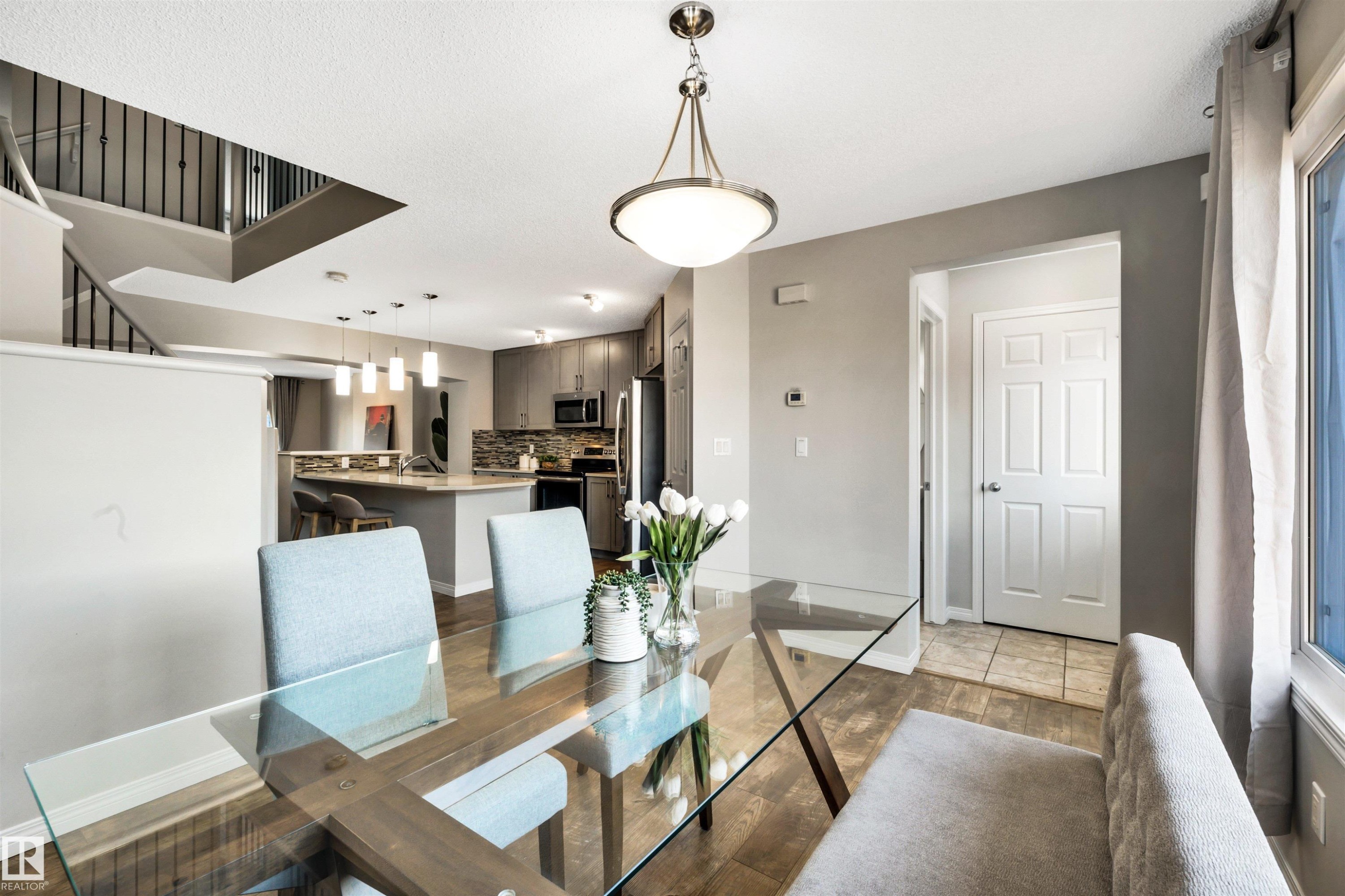 1271 Chappelle Boulevard, Edmonton, AB - Indoor Photo Showing Dining Room