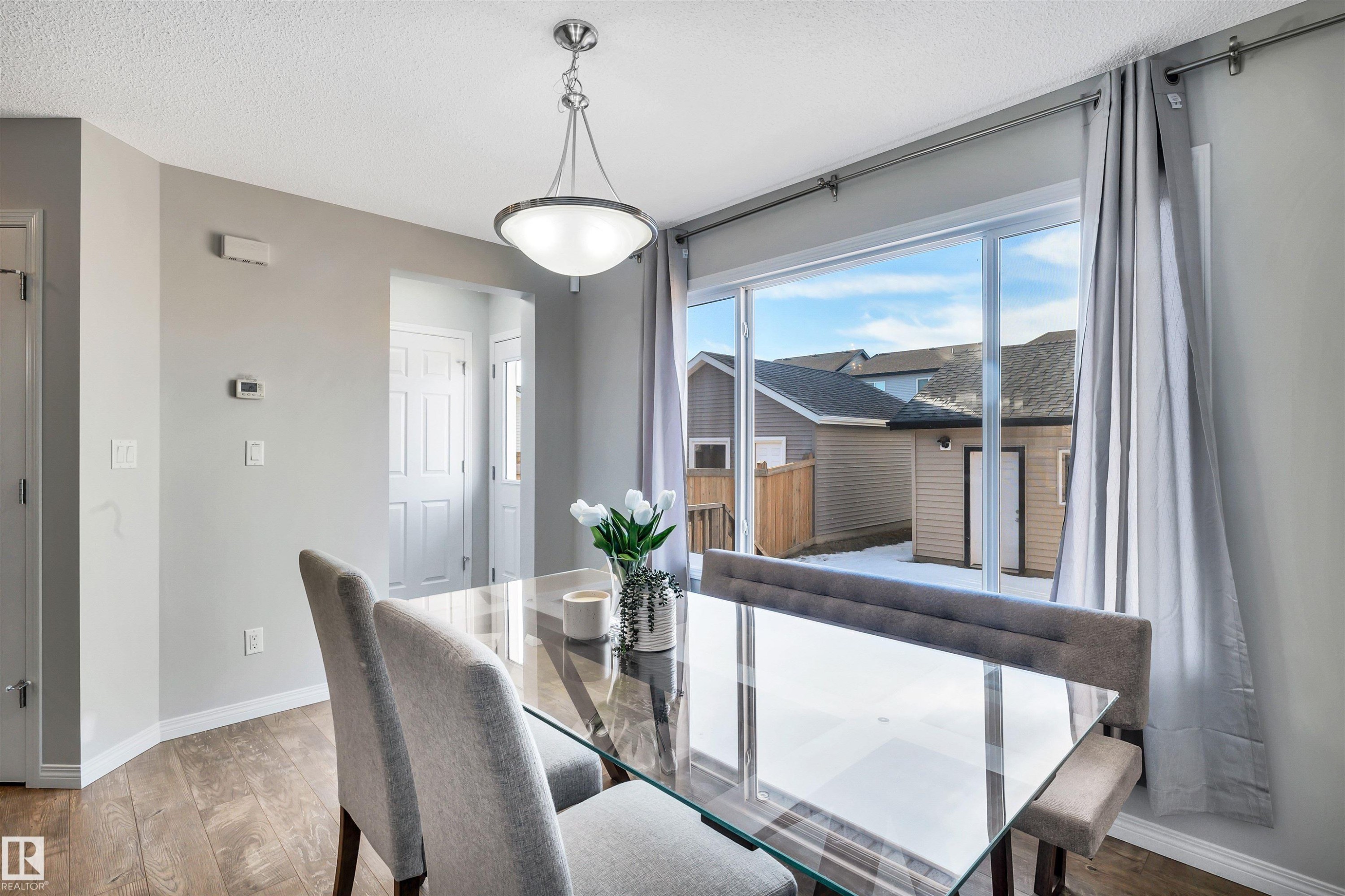 1271 Chappelle Boulevard, Edmonton, AB - Indoor Photo Showing Dining Room