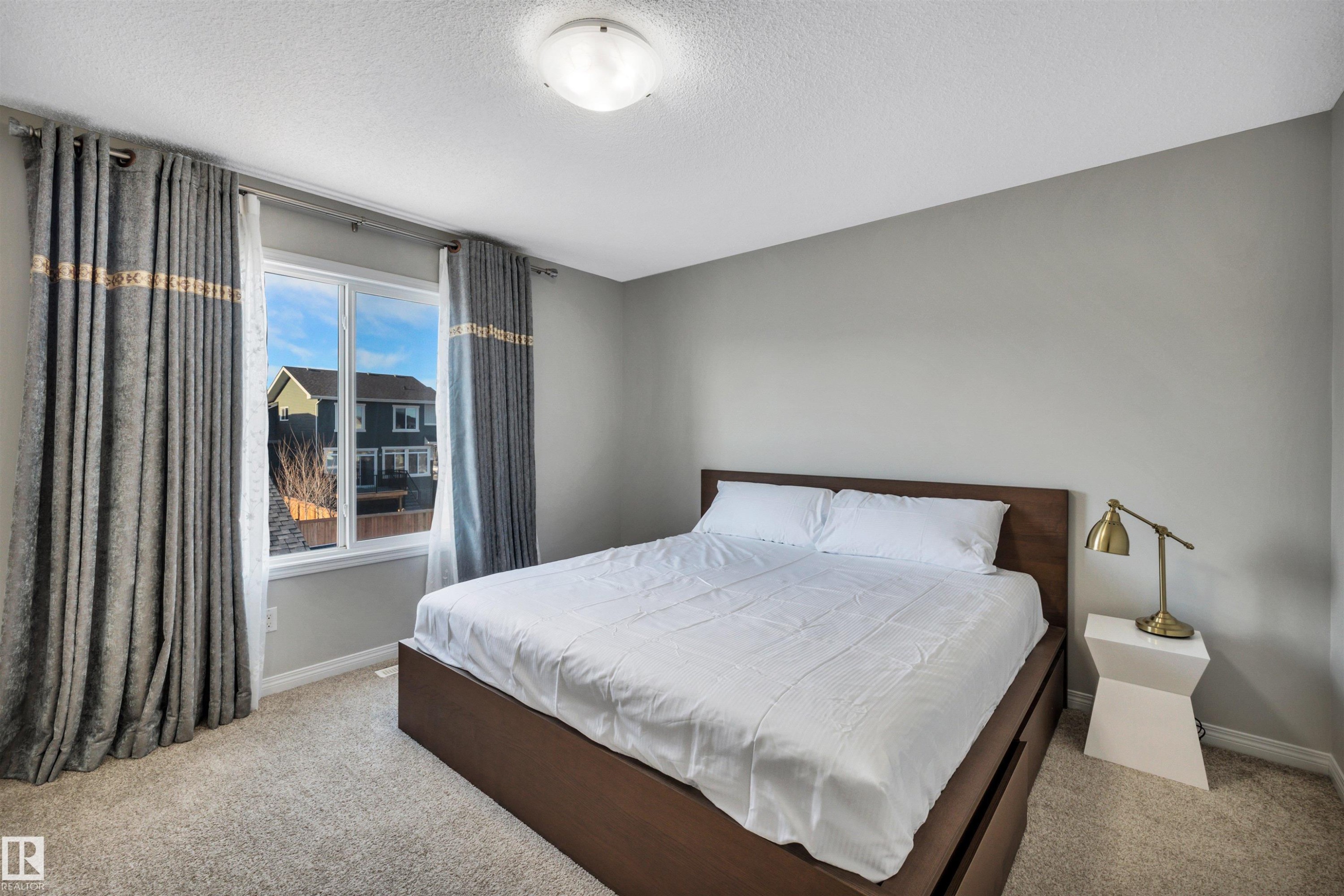 1271 Chappelle Boulevard, Edmonton, AB - Indoor Photo Showing Bedroom