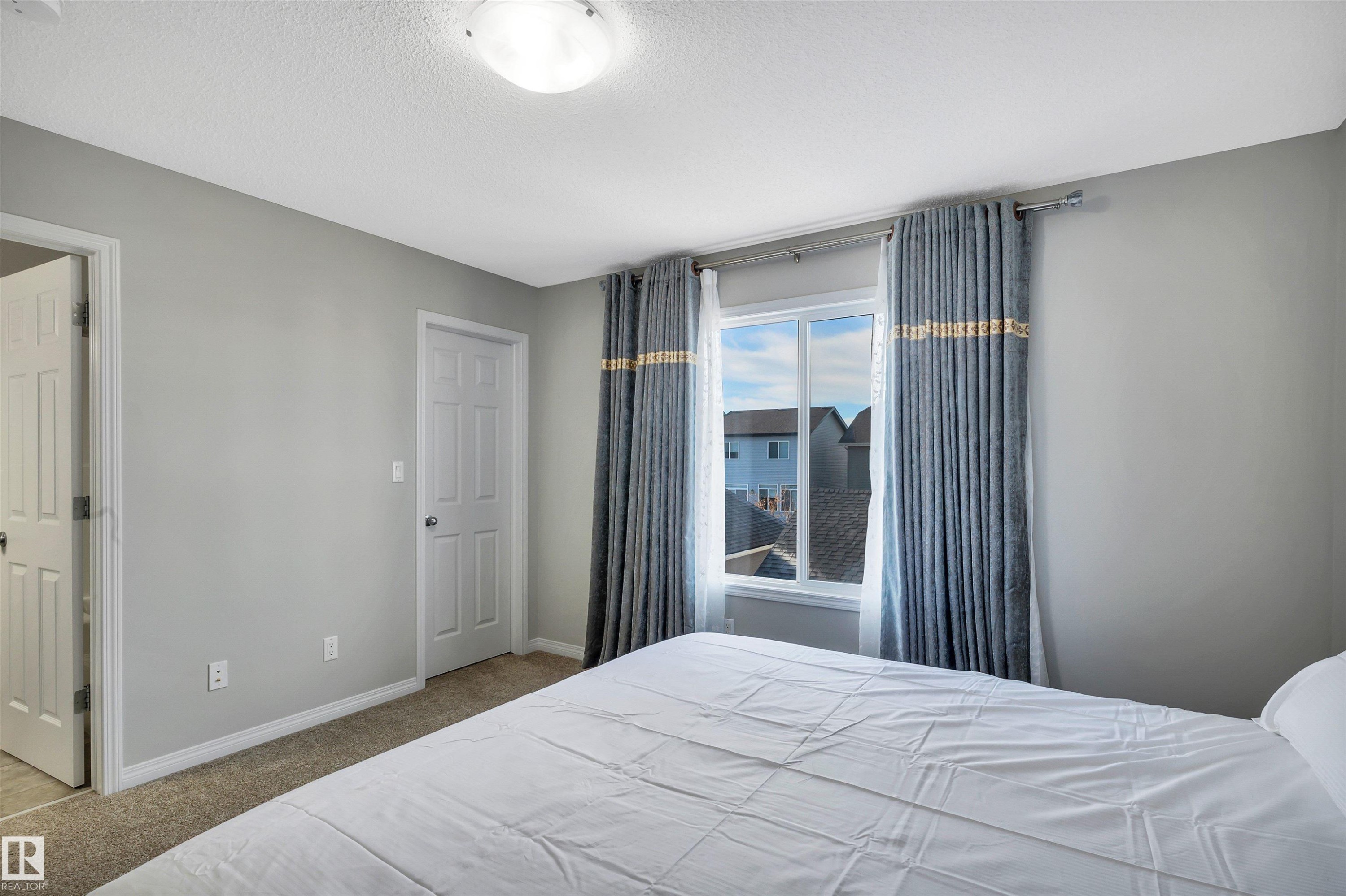 1271 Chappelle Boulevard, Edmonton, AB - Indoor Photo Showing Bedroom