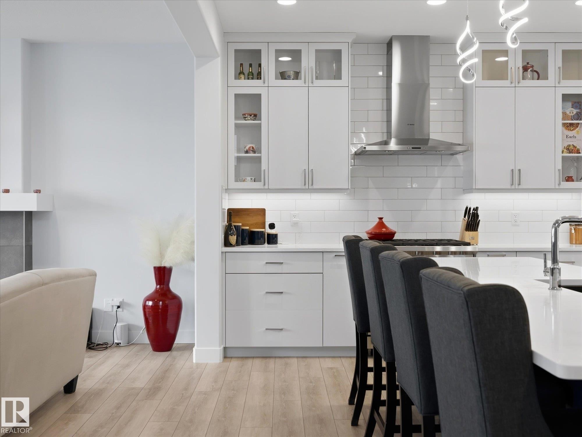 1562 Howes Place, Edmonton, AB - Indoor Photo Showing Kitchen