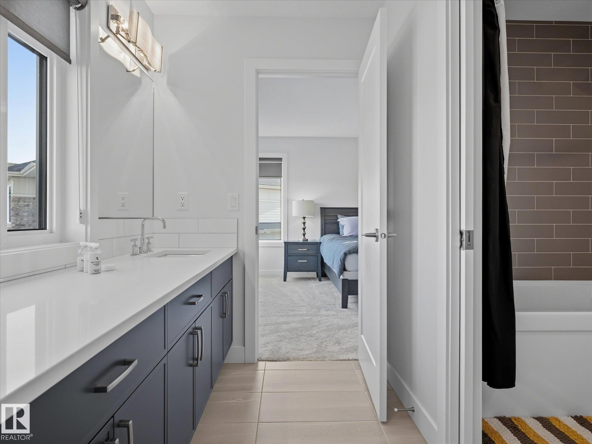 1562 Howes Place, Edmonton, AB - Indoor Photo Showing Bathroom