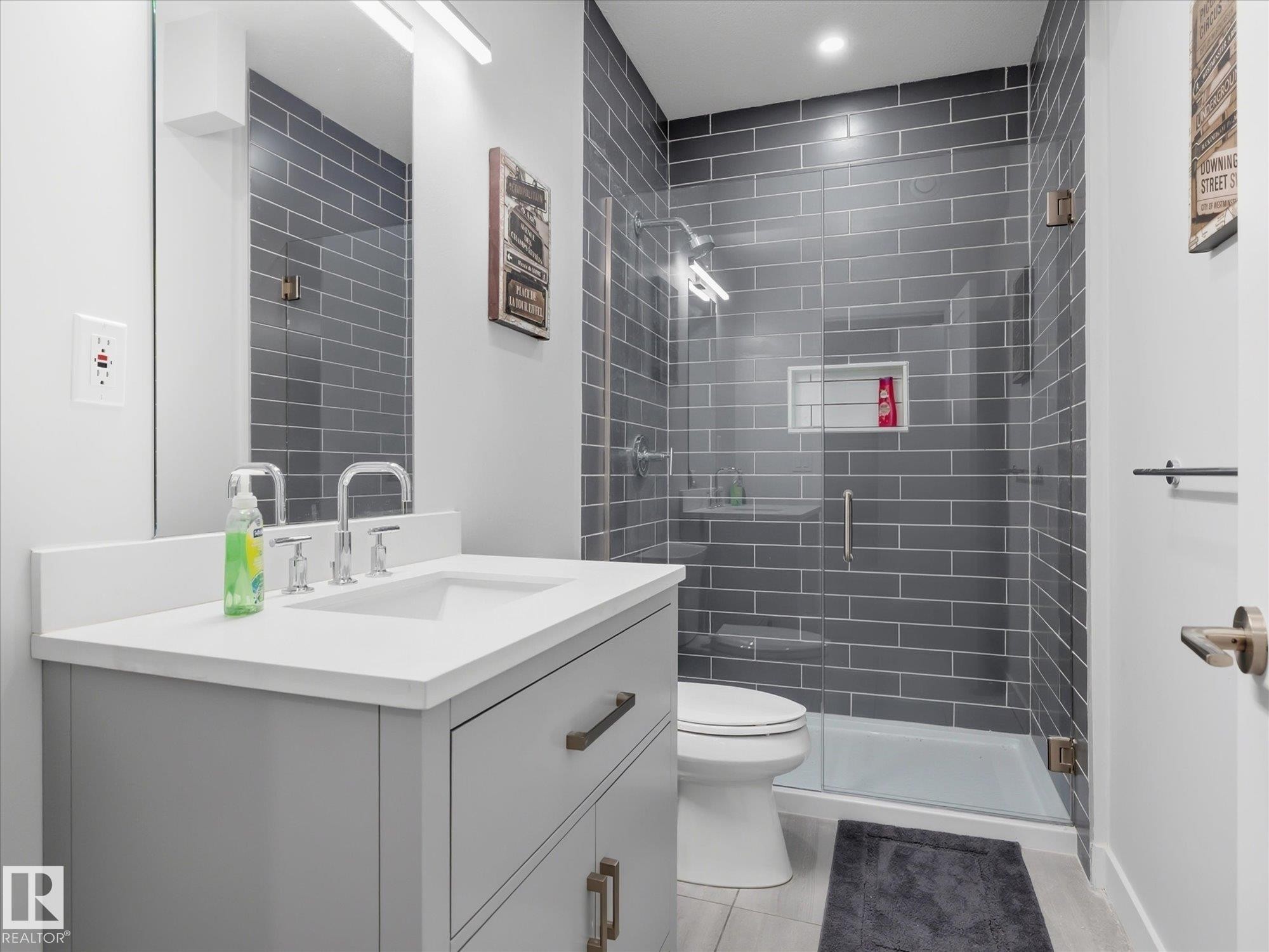 1562 Howes Place, Edmonton, AB - Indoor Photo Showing Bathroom