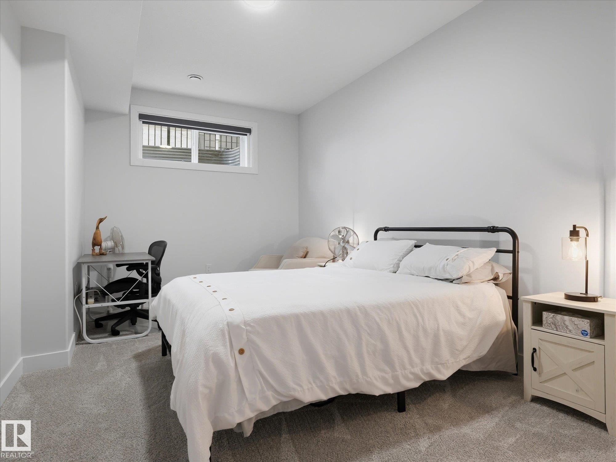 1562 Howes Place, Edmonton, AB - Indoor Photo Showing Bedroom