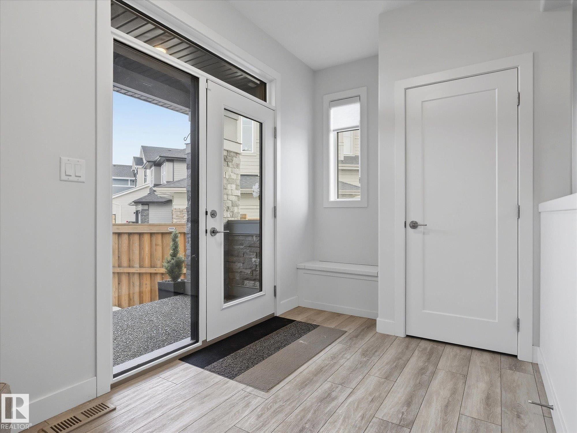 1562 Howes Place, Edmonton, AB - Indoor Photo Showing Other Room