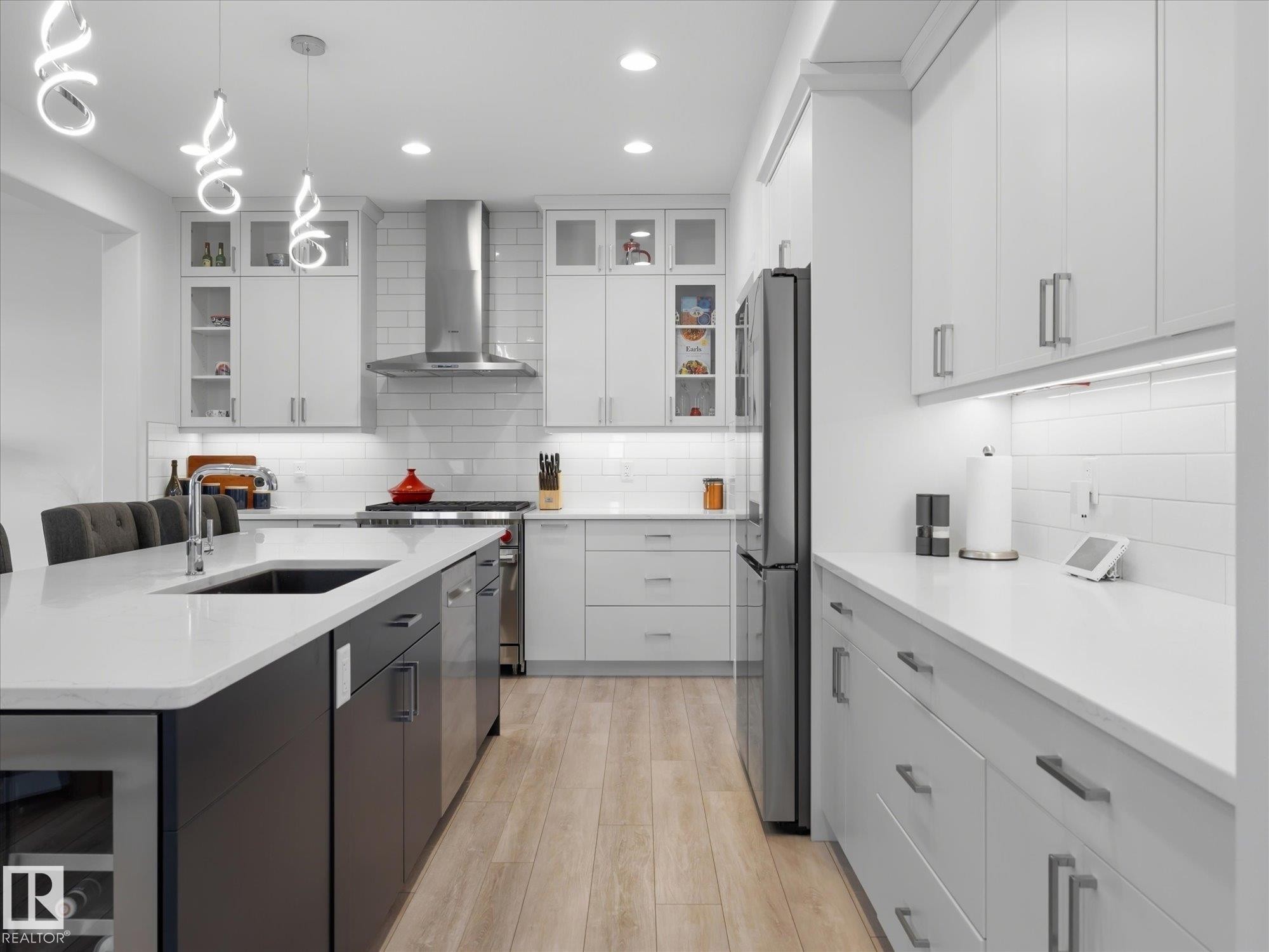 1562 Howes Place, Edmonton, AB - Indoor Photo Showing Kitchen With Upgraded Kitchen